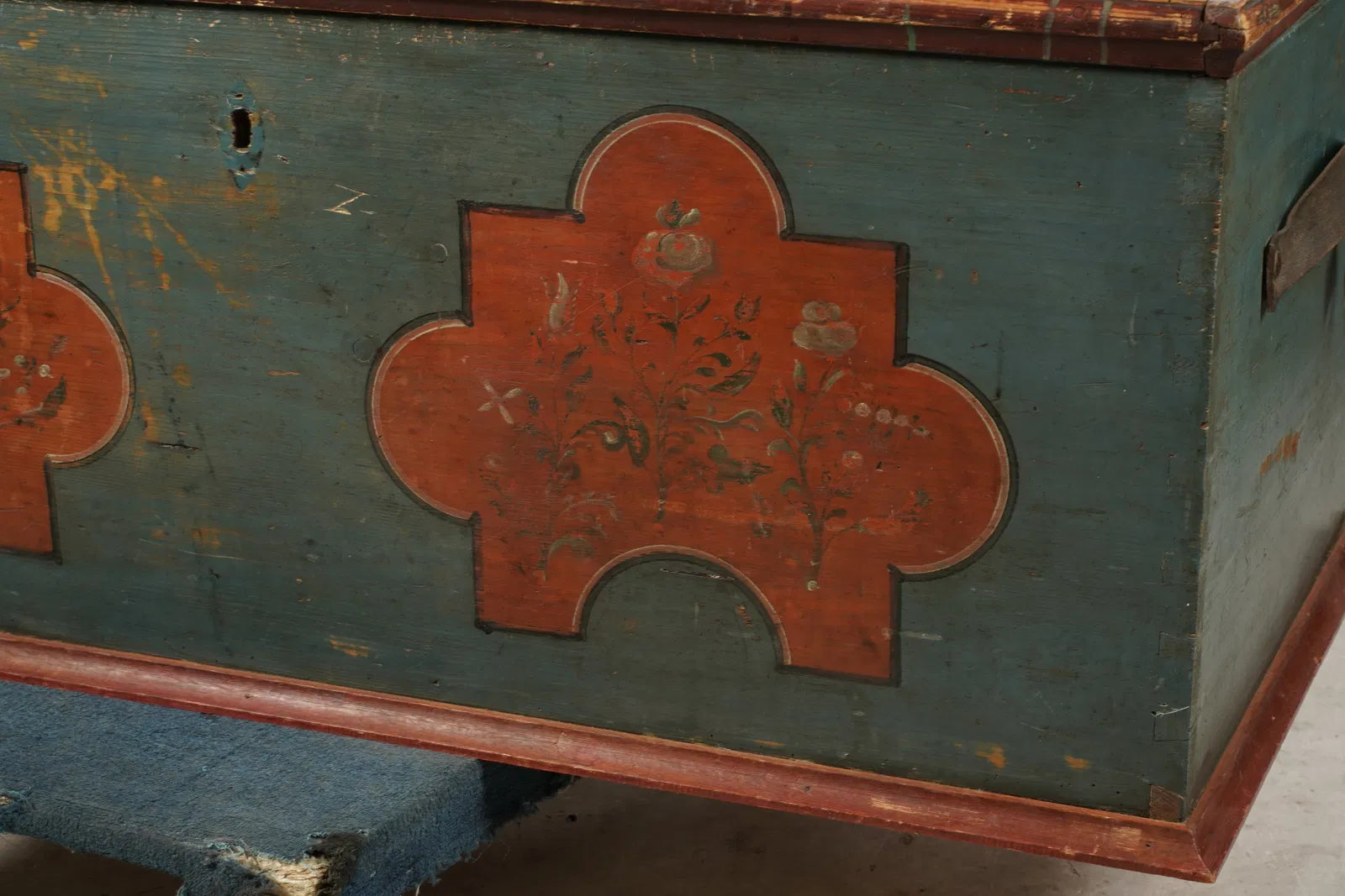 AF4-204: Antique American Blue and Red Painted Pine Trunk Late 18th Century