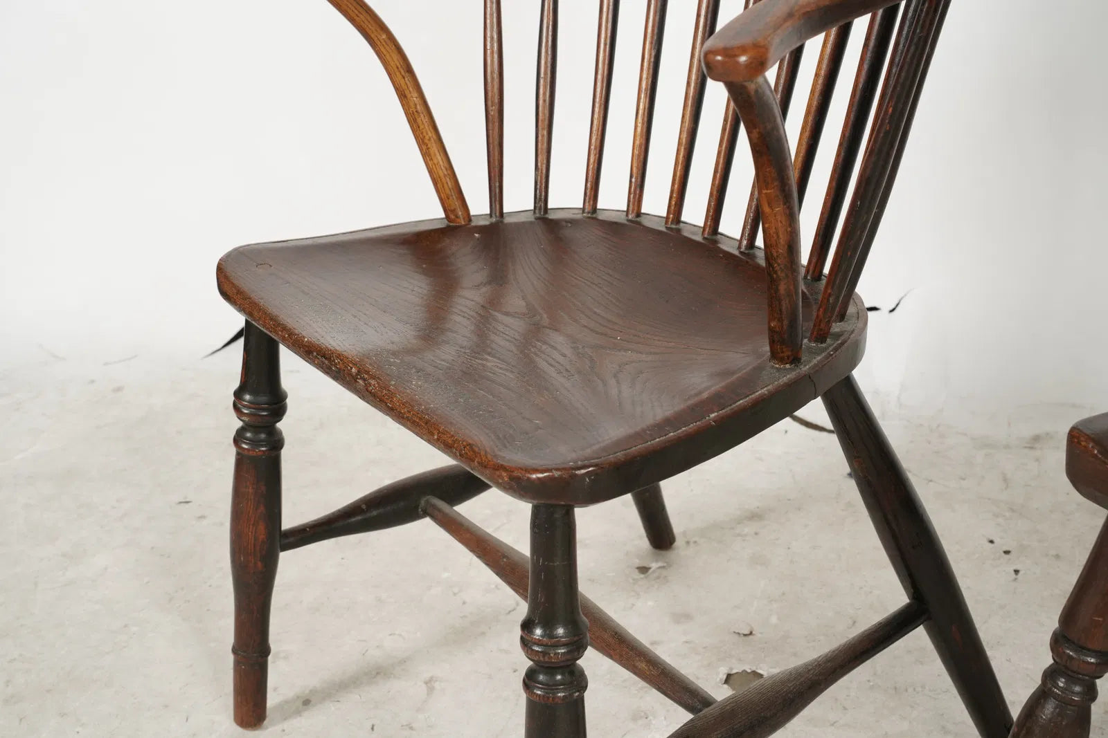 AF2-461: Antique Pair of American Sack Back Windsor Chairs Early 19th Century