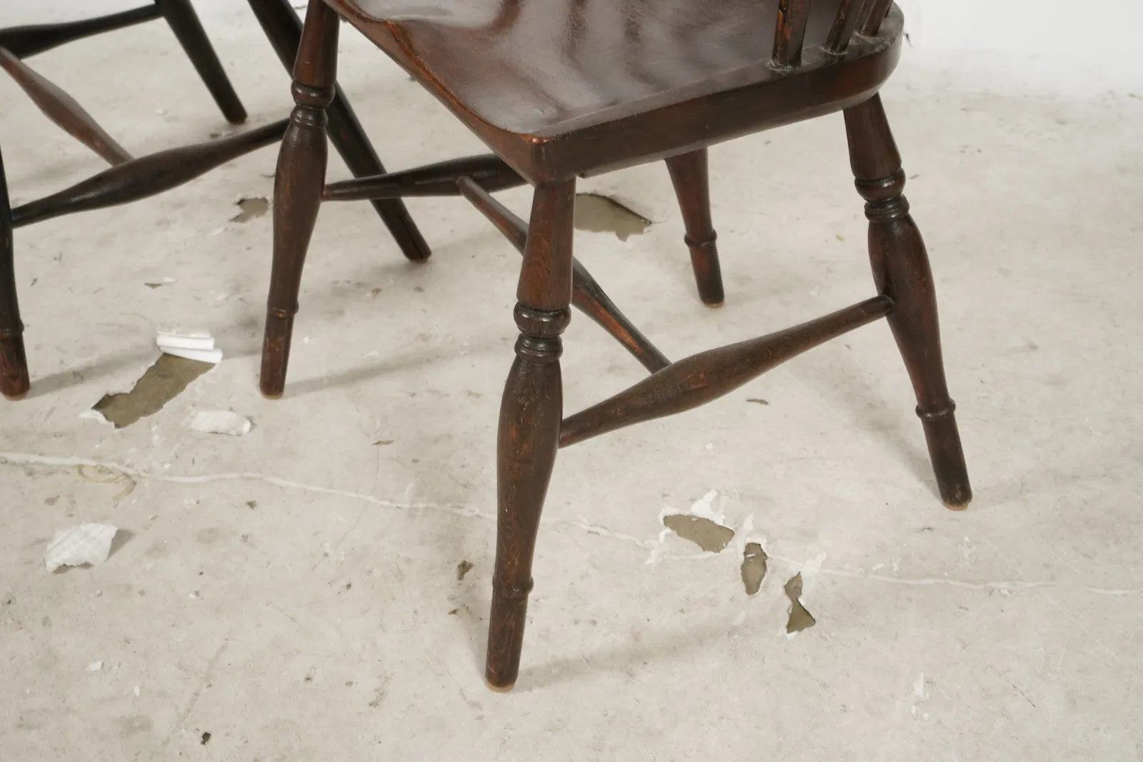 AF2-461: Antique Pair of American Sack Back Windsor Chairs Early 19th Century