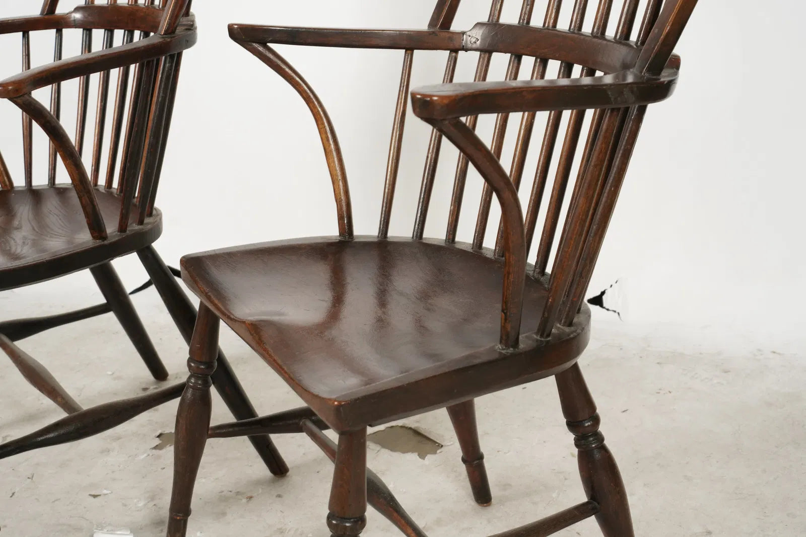 AF2-461: Antique Pair of American Sack Back Windsor Chairs Early 19th Century