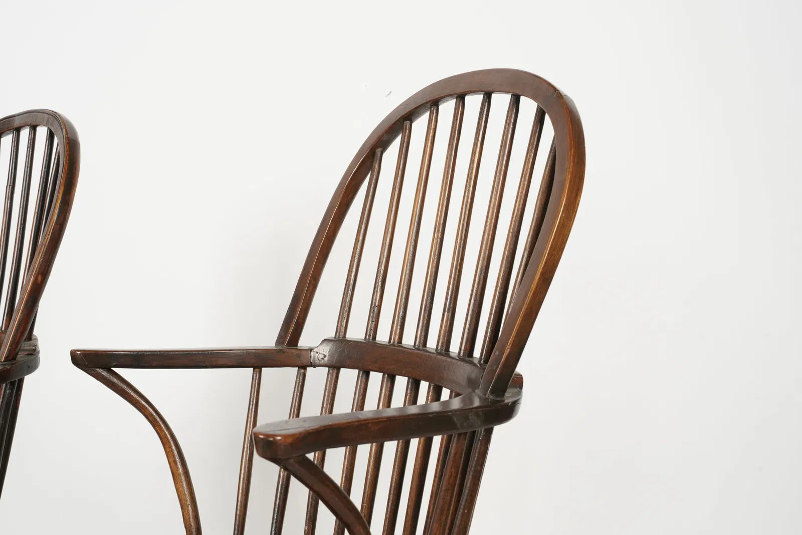 AF2-461: Antique Pair of American Sack Back Windsor Chairs Early 19th Century