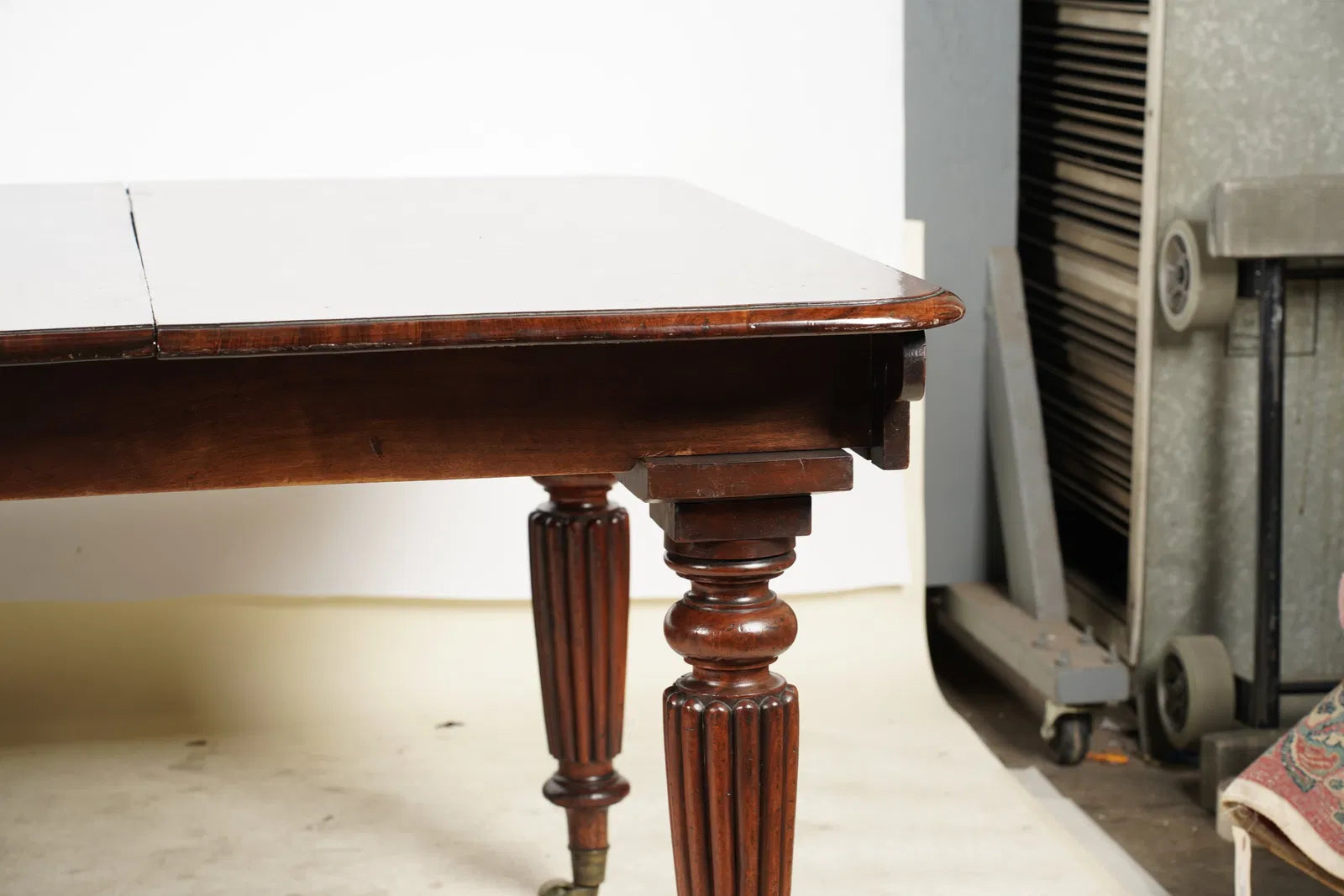 AF1-077: Antique English Victorian Mahogany Extension Dining Table Late 19th Century