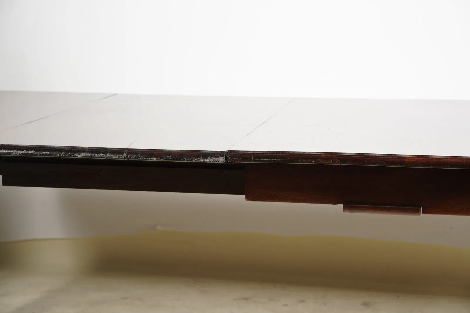 AF1-077: Antique English Victorian Mahogany Extension Dining Table Late 19th Century