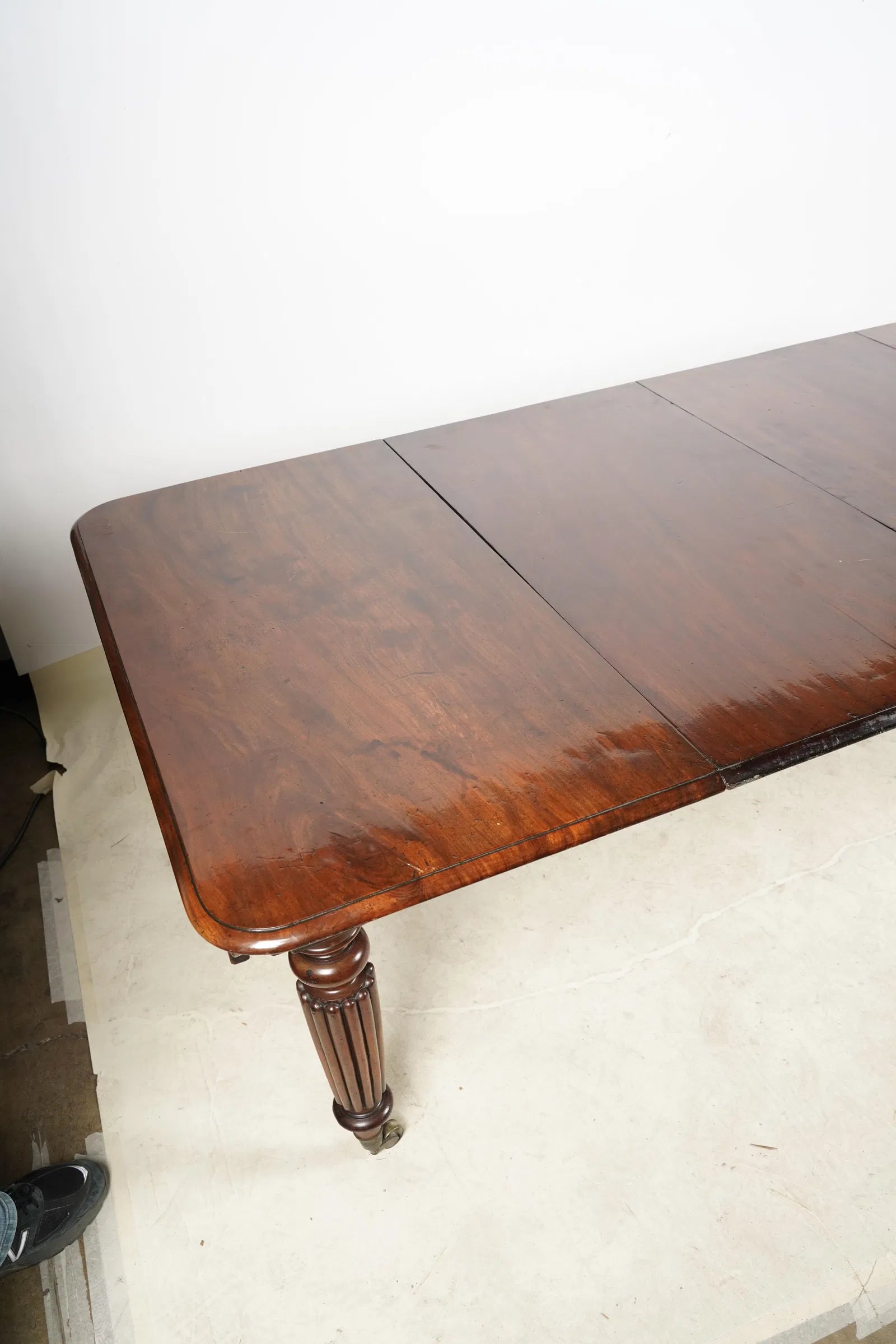 AF1-077: Antique English Victorian Mahogany Extension Dining Table Late 19th Century