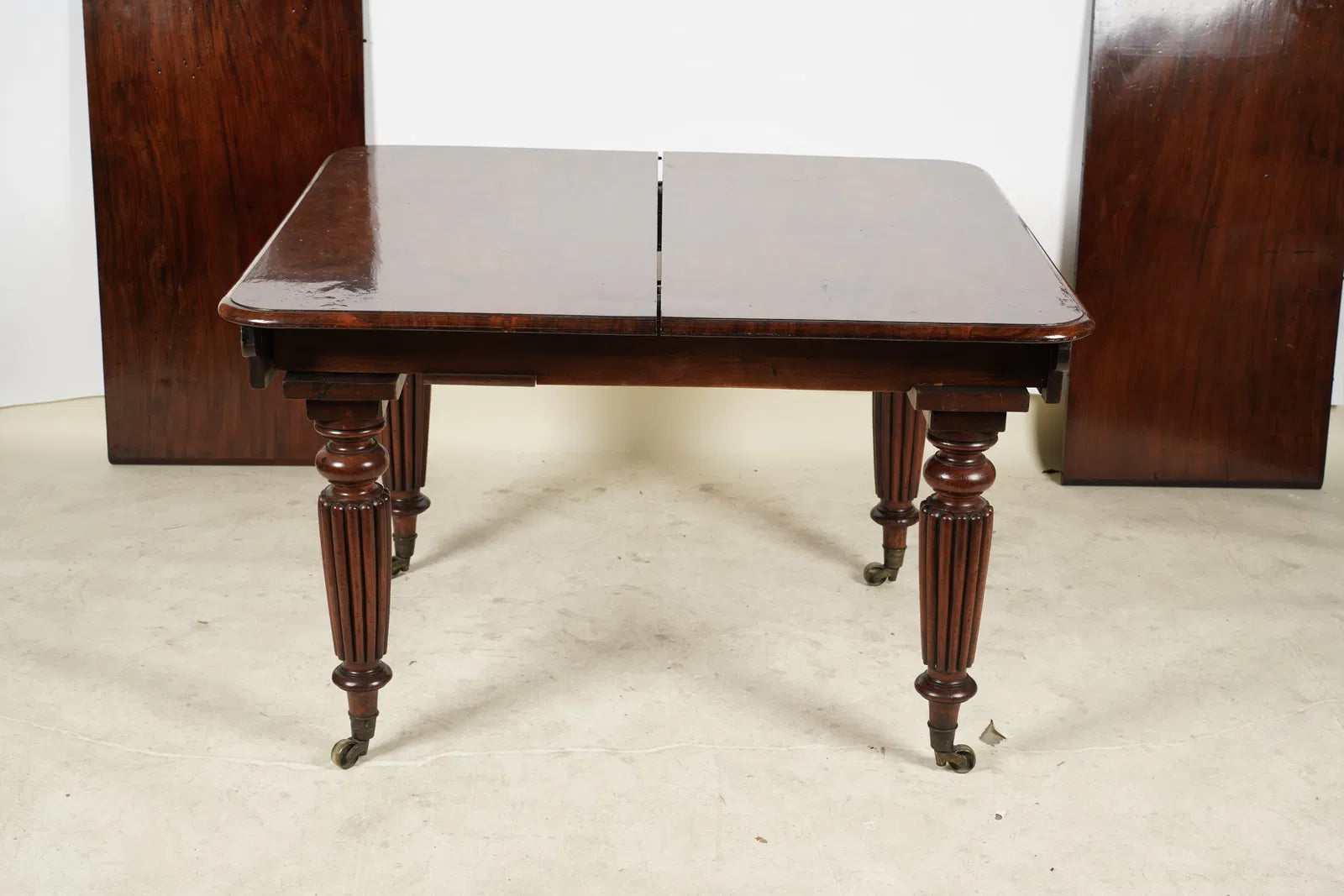 AF1-077: Antique English Victorian Mahogany Extension Dining Table Late 19th Century