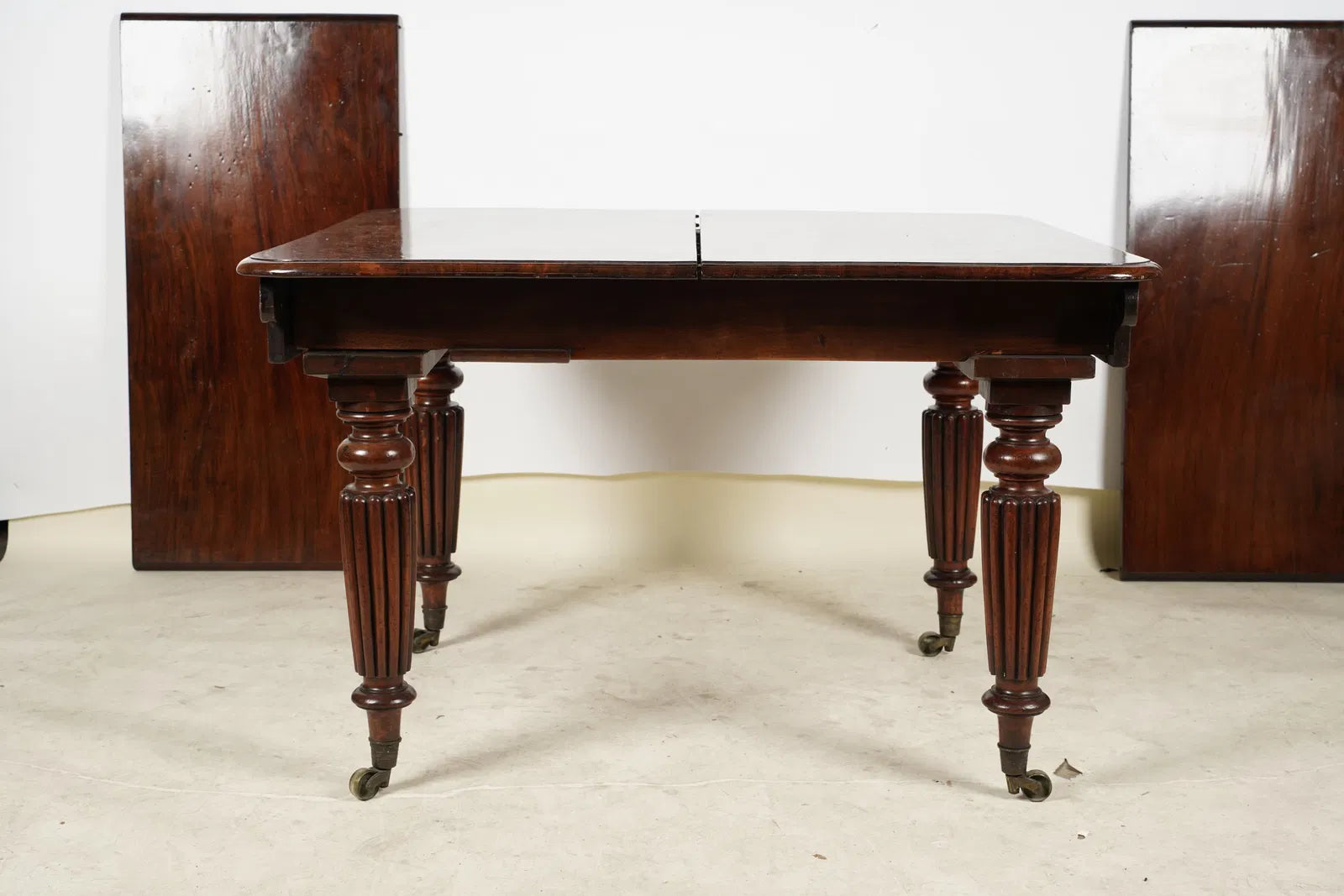 AF1-077: Antique English Victorian Mahogany Extension Dining Table Late 19th Century