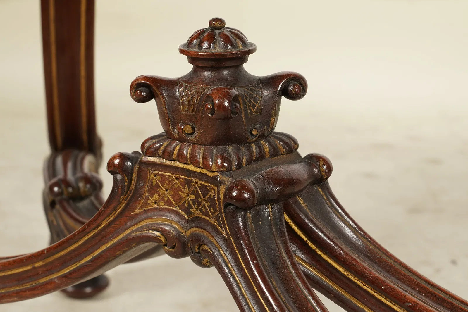AF1-170: Antique Victorian Louis XV Style Mahogany Center Table Late 19th Century