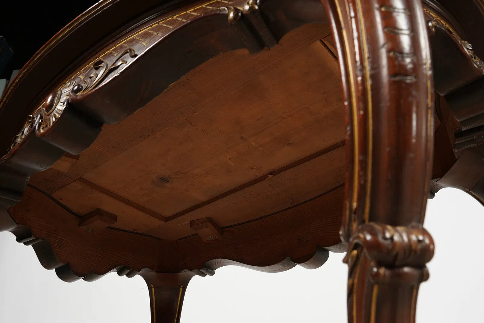 AF1-170: Antique Victorian Louis XV Style Mahogany Center Table Late 19th Century
