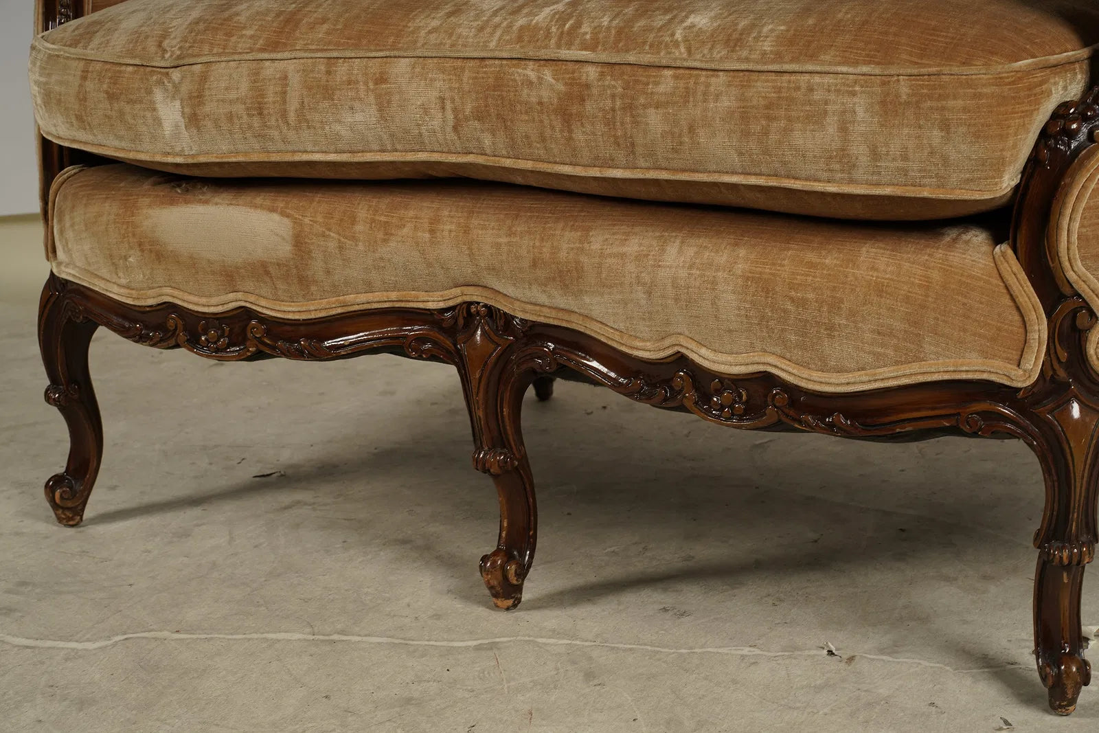 AF2-058: Antique Pair Victorian Walnut Settees With Velvet Upholstery