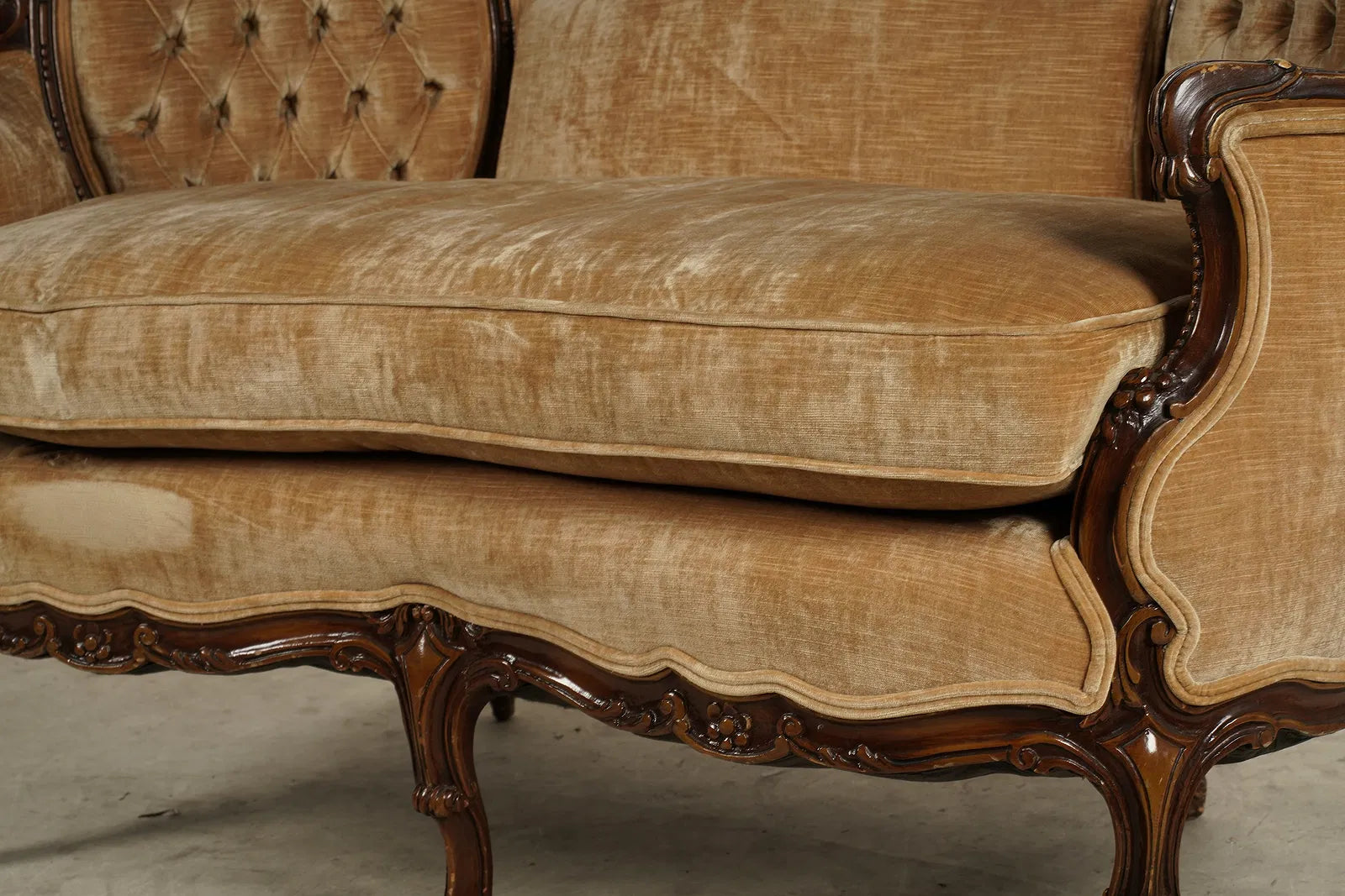 AF2-058: Antique Pair Victorian Walnut Settees With Velvet Upholstery