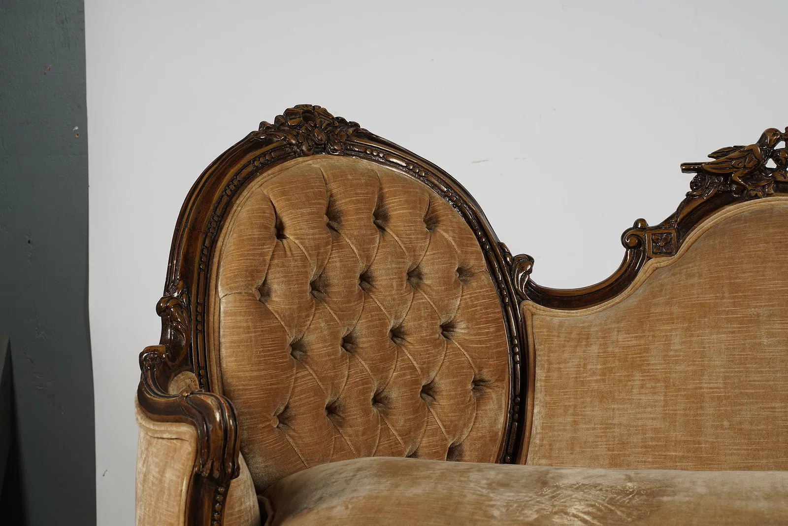 AF2-058: Antique Pair Victorian Walnut Settees With Velvet Upholstery