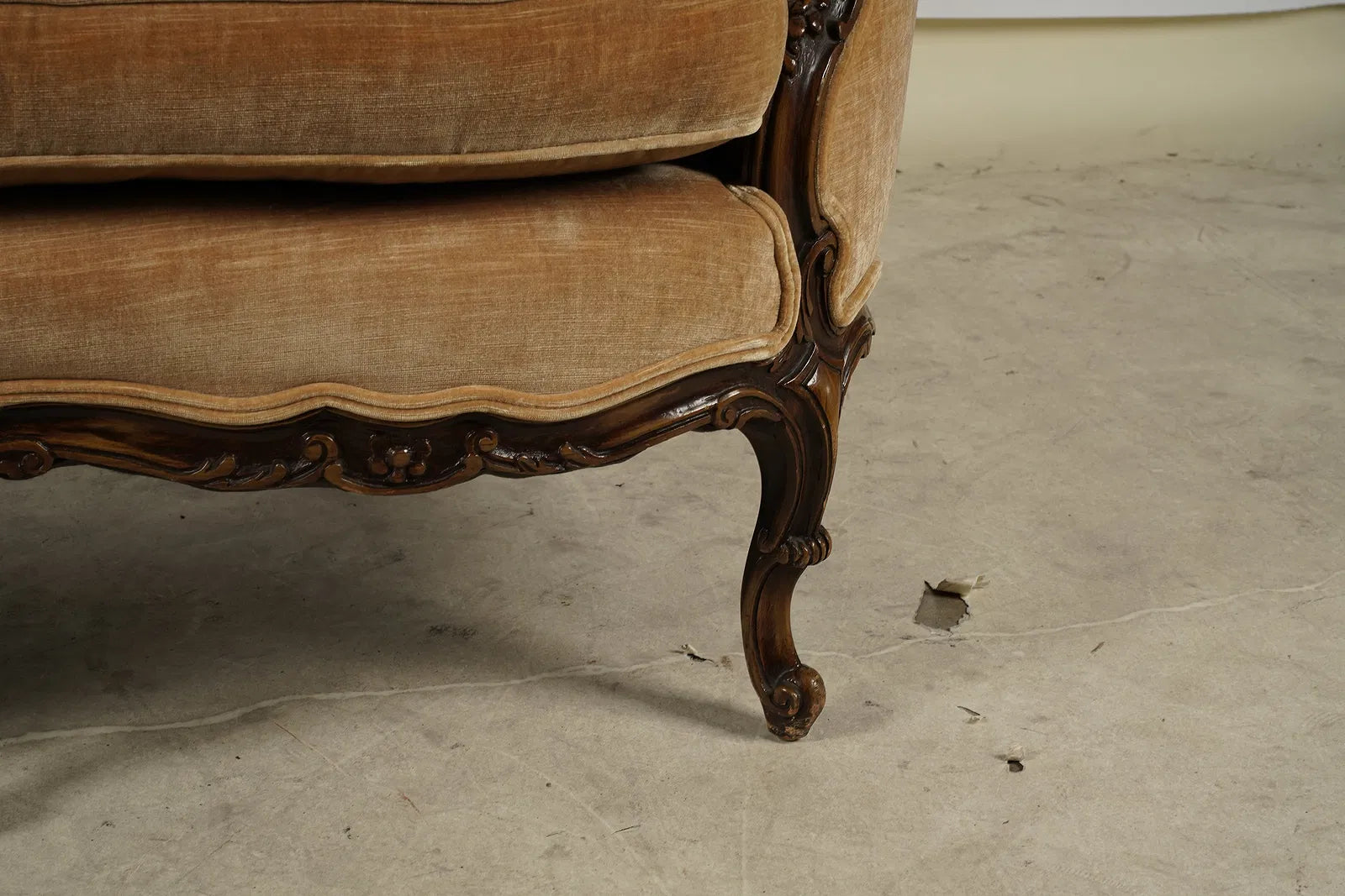 AF2-058: Antique Pair Victorian Walnut Settees With Velvet Upholstery