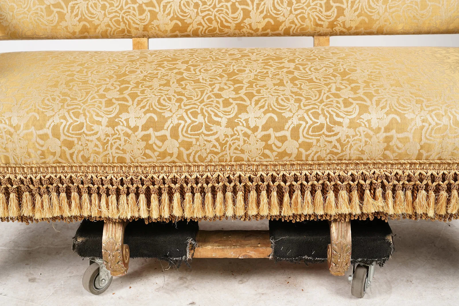 AF2-059: Antique Italian Baroque Giltwood Canape With Fortuny Fabric Late 19th Century