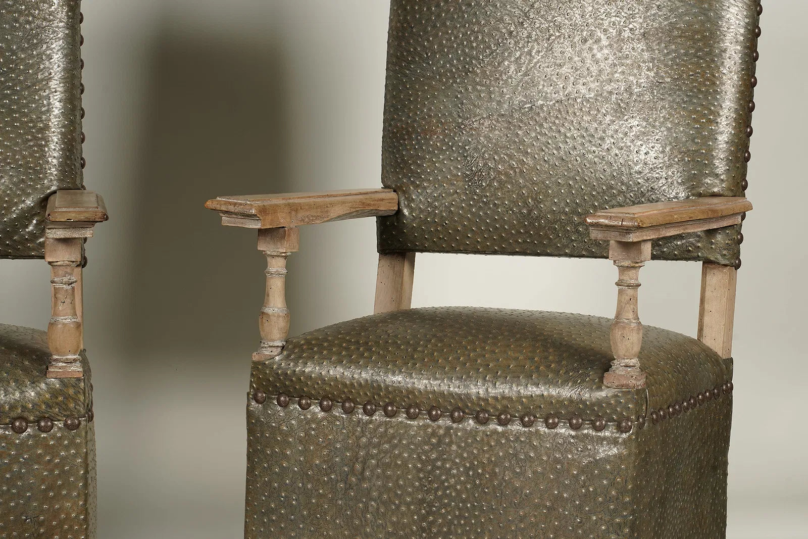 AF2-073: Antique Pair Spanish Colonial Carved Walnut Throne Hall Chairs 18th Century