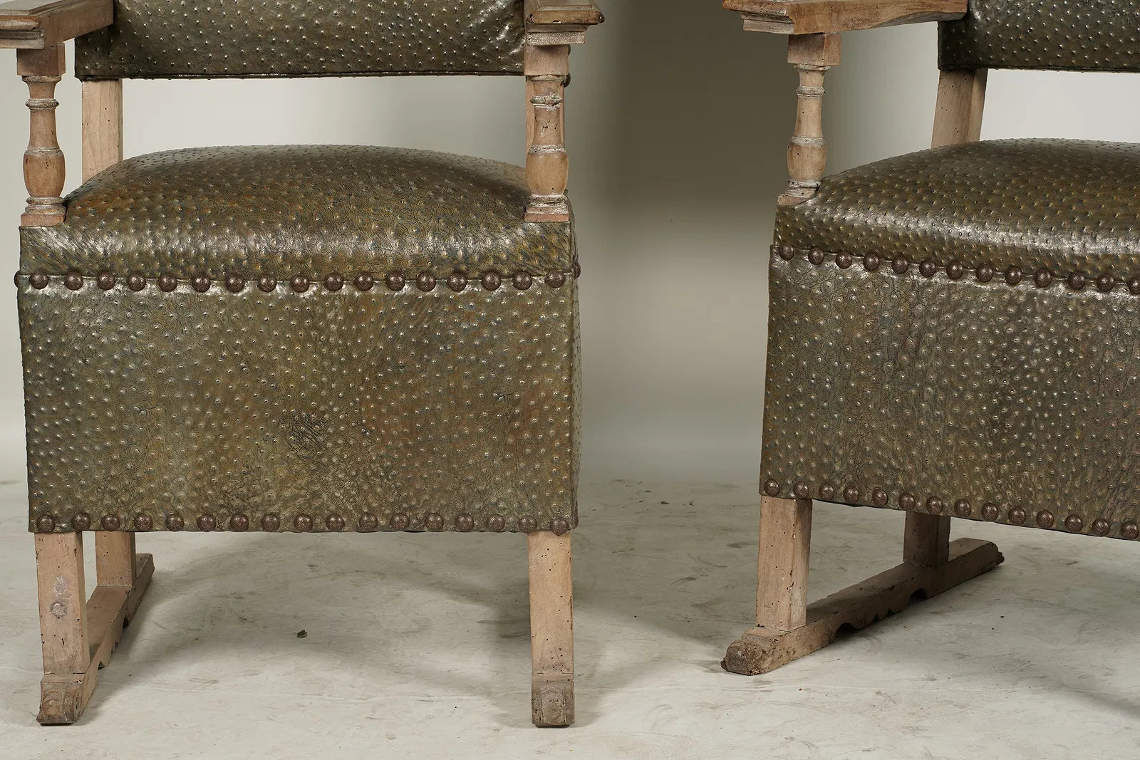 AF2-073: Antique Pair Spanish Colonial Carved Walnut Throne Hall Chairs 18th Century