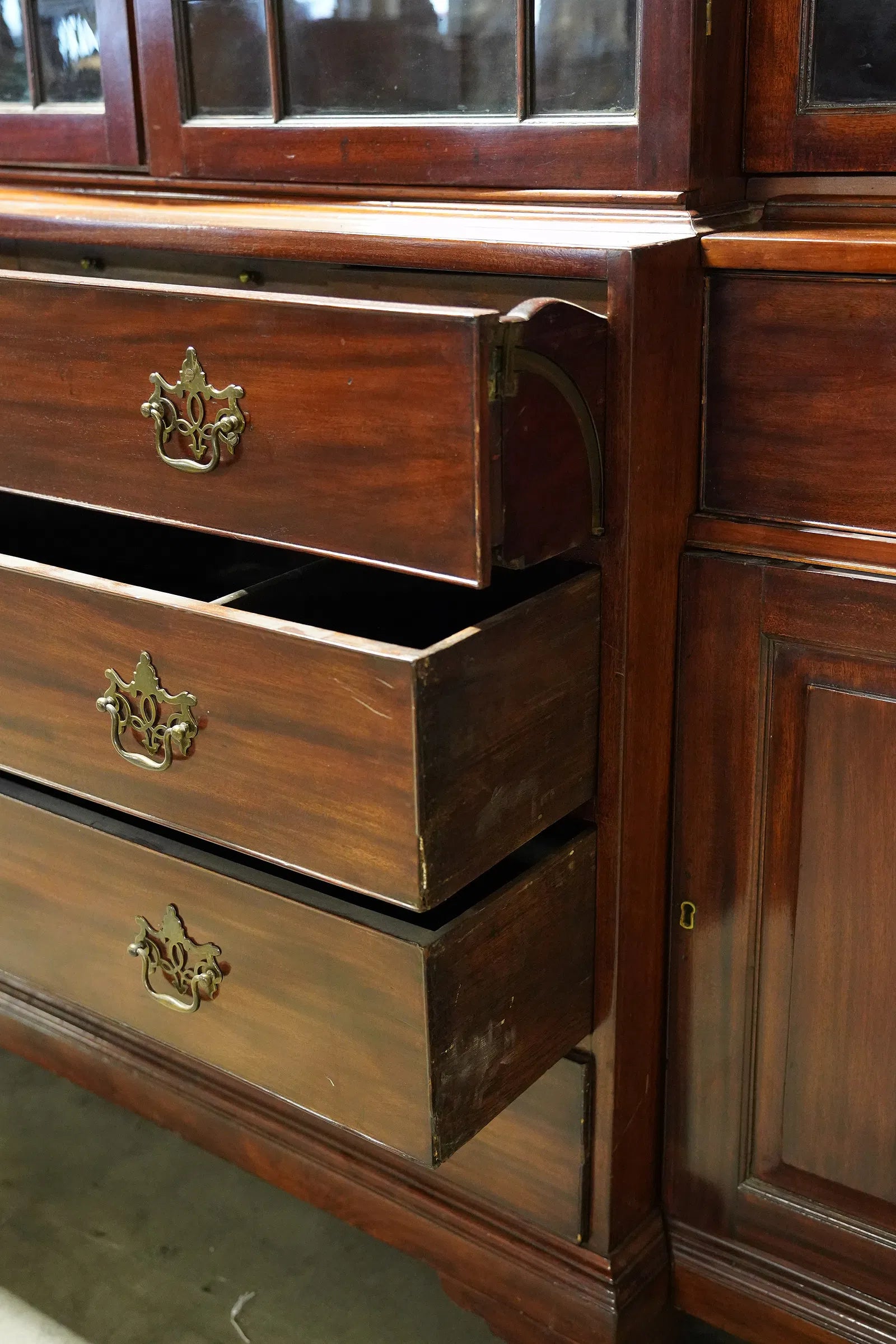 AF3-029: Antique Georgian Mahogany Breakfront Bookcase Bureau Late 18th Century