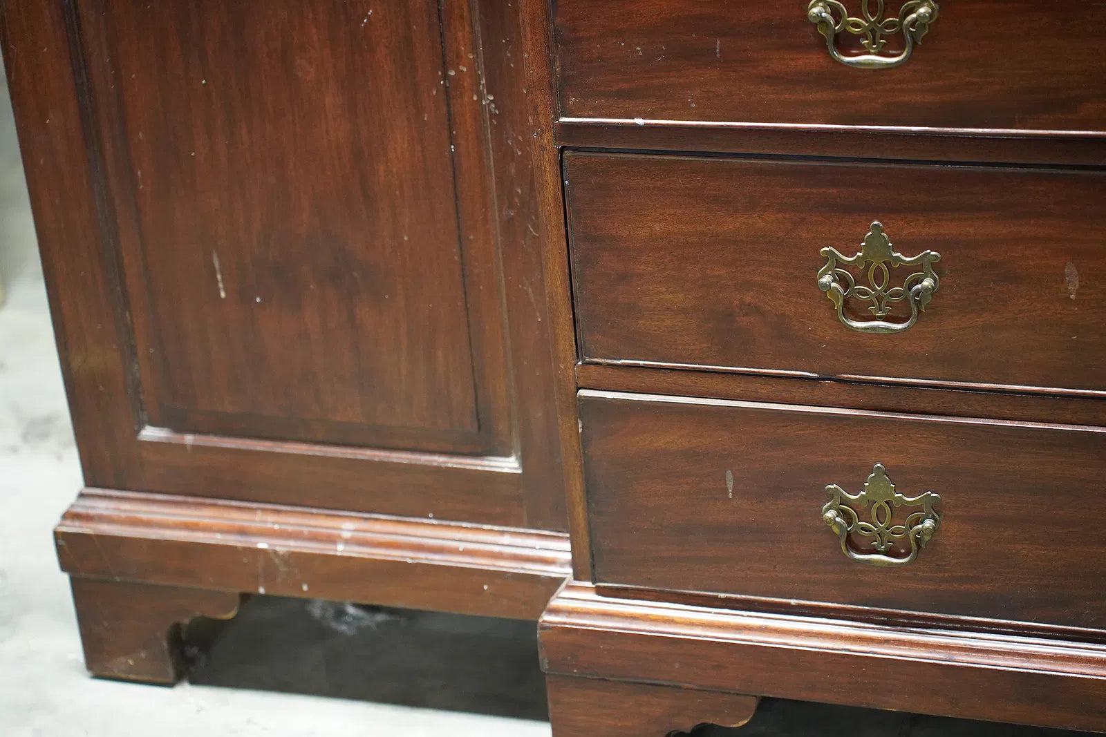 AF3-029: Antique Georgian Mahogany Breakfront Bookcase Bureau Late 18th Century