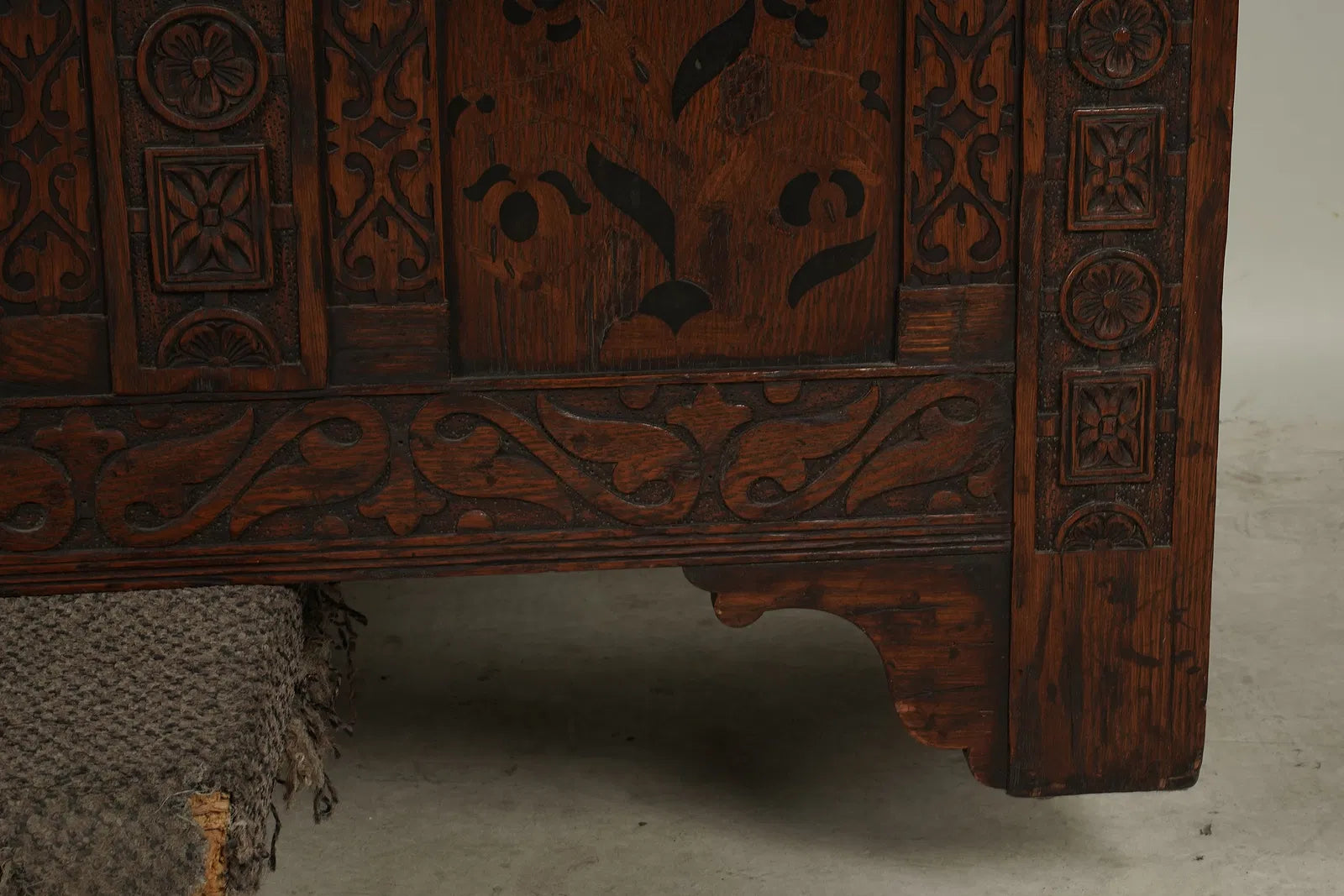 AF4-043: Antique Carved Oak Jacobean Style Blanket Chest With Marquetry Design Late 19th Century