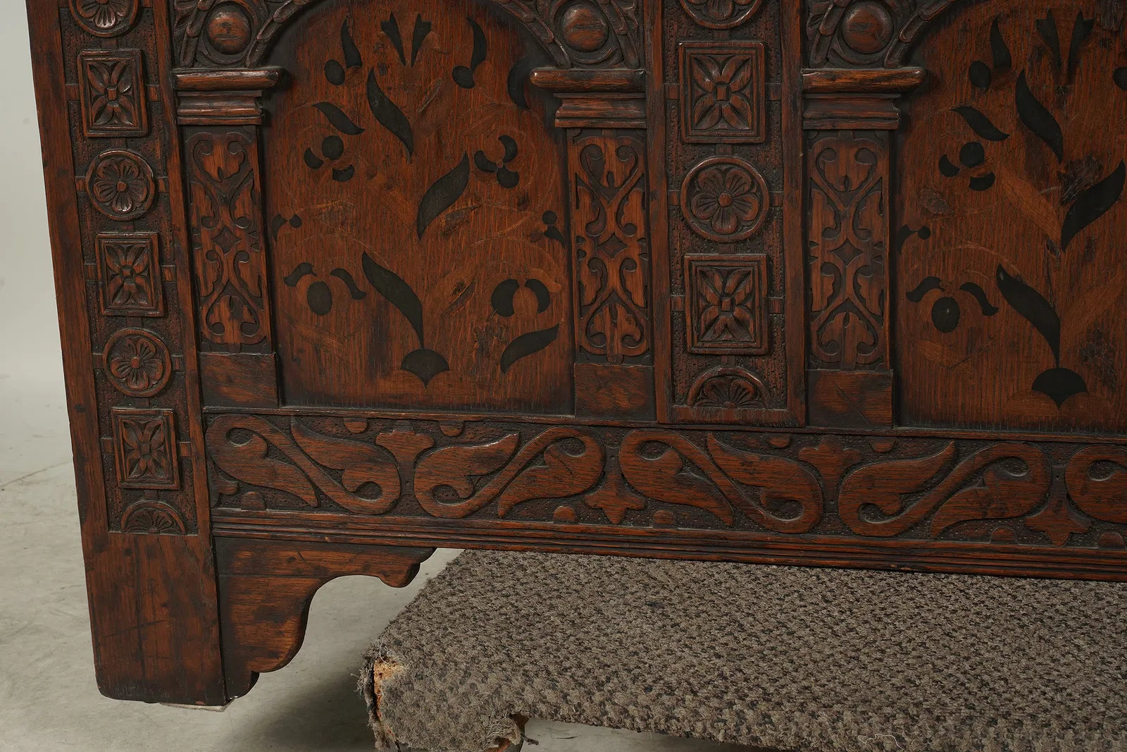 AF4-043: Antique Carved Oak Jacobean Style Blanket Chest With Marquetry Design Late 19th Century