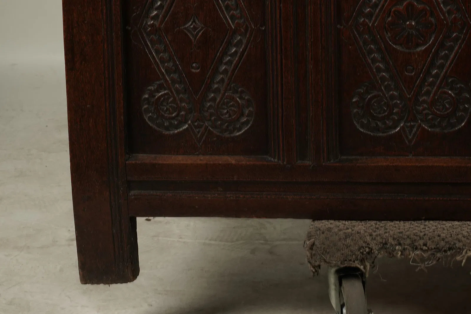 AF4-044: Antique Carved Oak Jacobean Blanket Chest Early 19th Century