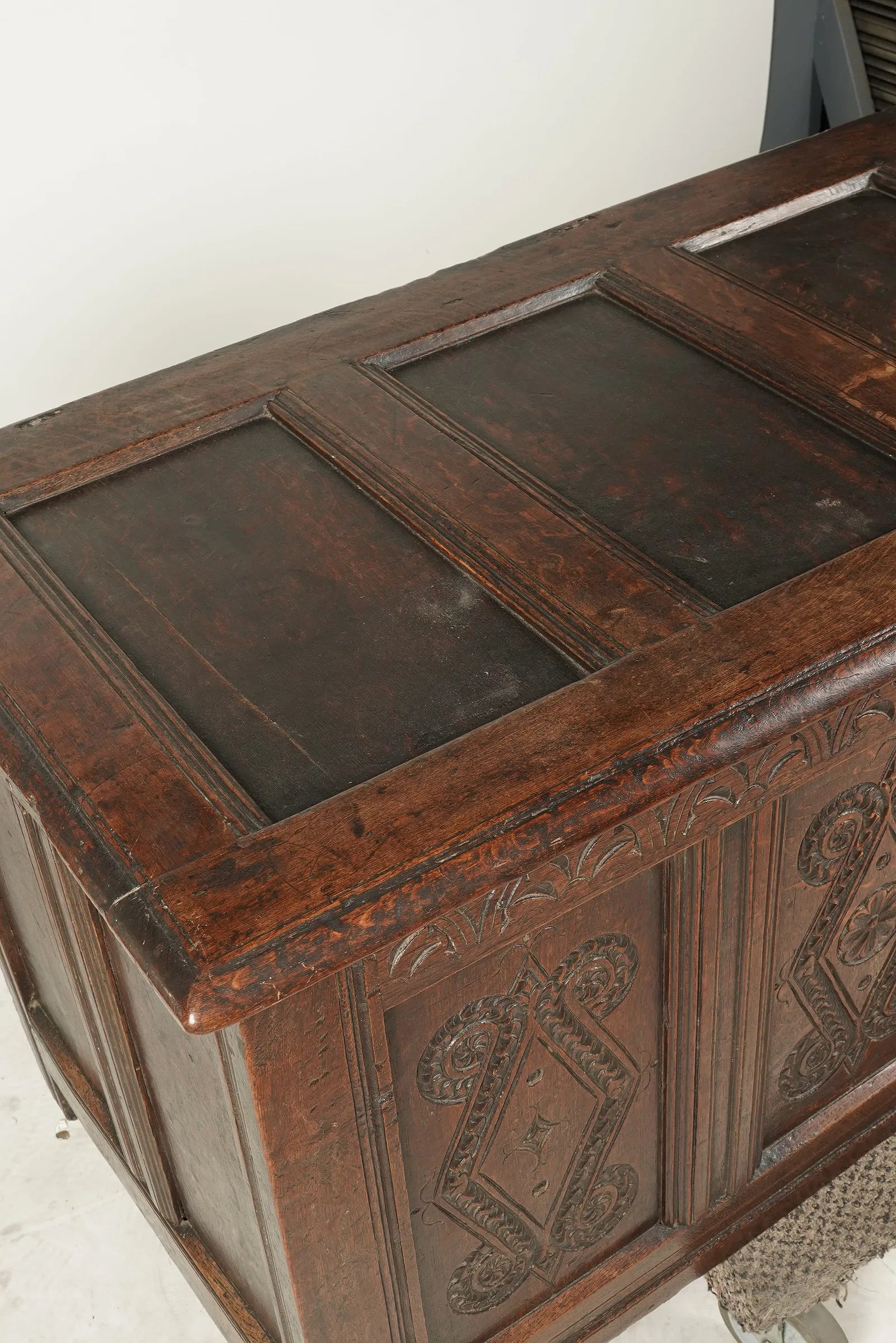 AF4-044: Antique Carved Oak Jacobean Blanket Chest Early 19th Century