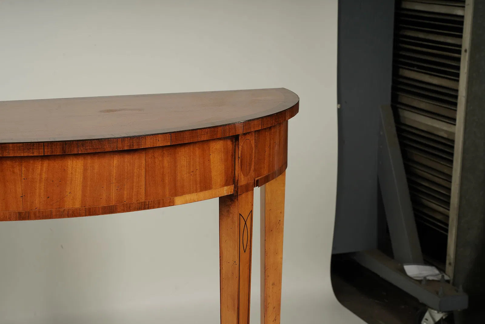 AF1-177: Antique Pair Hepplewhite Inlaid Satinwood Demilune Console Tables Early 20th Century