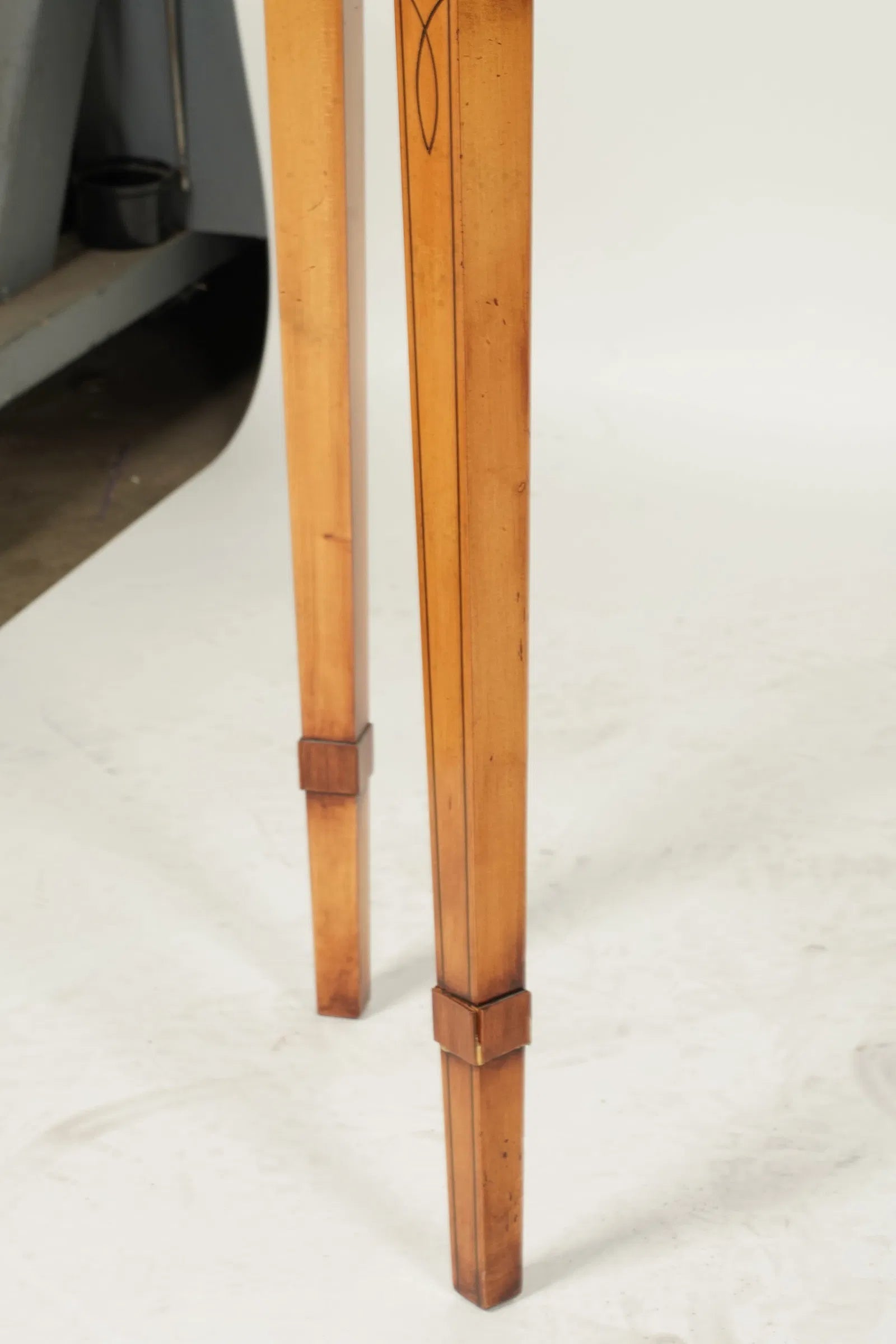 AF1-177: Antique Pair Hepplewhite Inlaid Satinwood Demilune Console Tables Early 20th Century