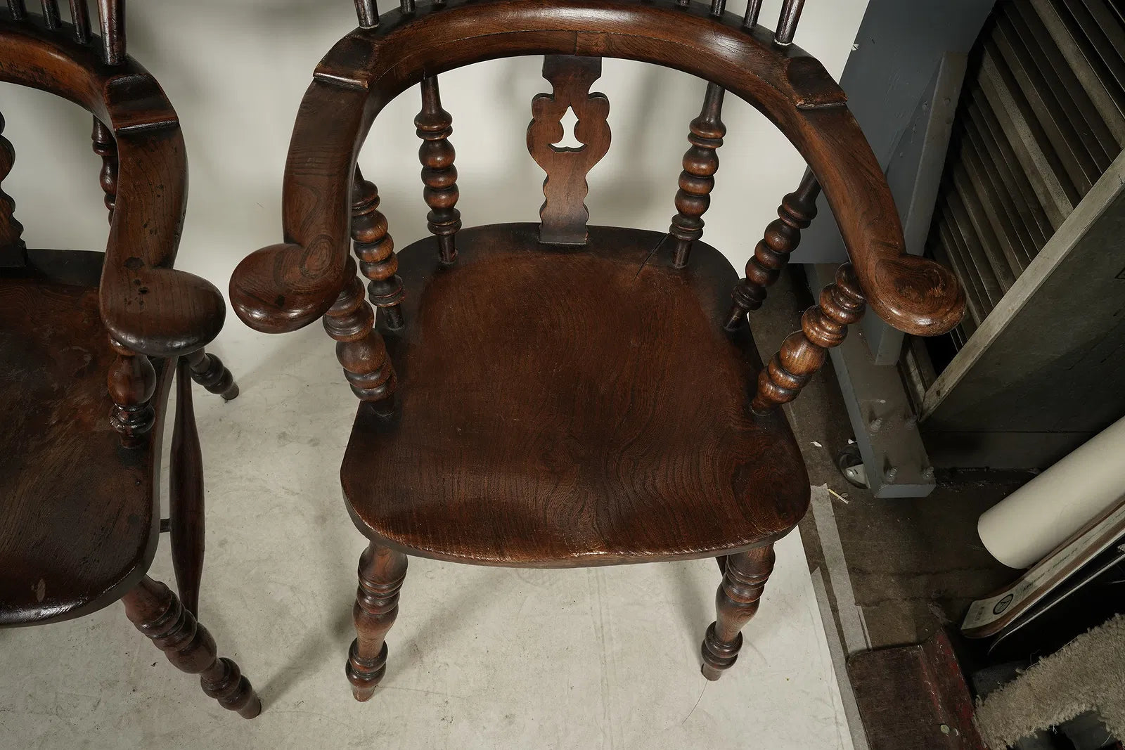 AF2-097: Antique Yew Wood & Elm American Sack Back Windsor Armchairs Set of Four Mid 19th Century