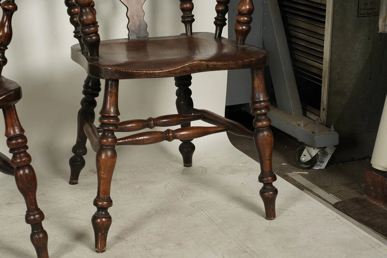 AF2-097: Antique Yew Wood & Elm American Sack Back Windsor Armchairs Set of Four Mid 19th Century