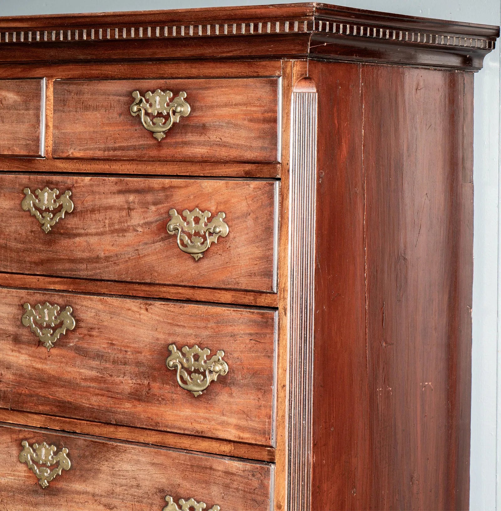 AF4-049: Antique American Georgian Style Mahogany Chest on Chest Late 18th Century
