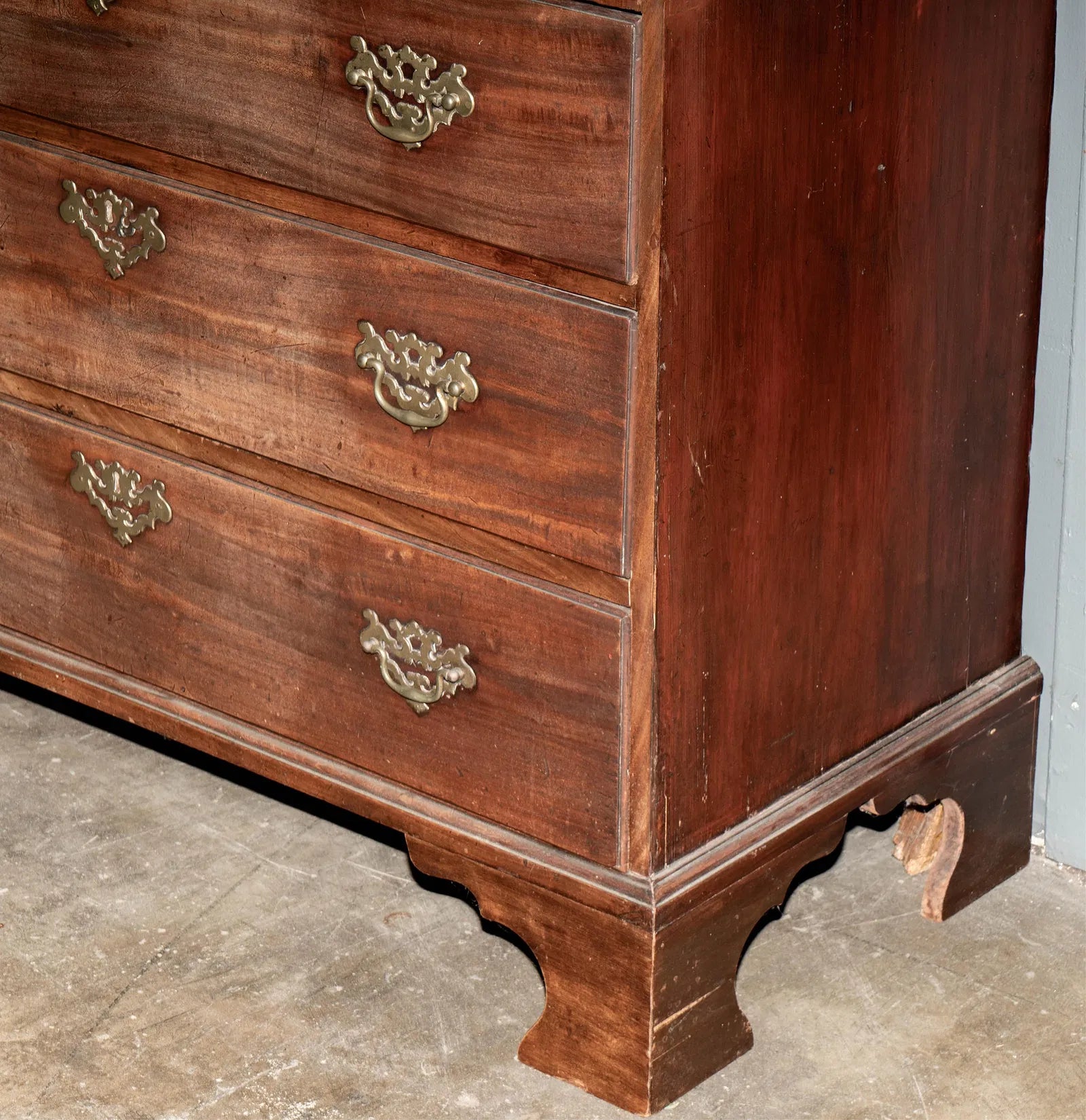 AF4-049: Antique American Georgian Style Mahogany Chest on Chest Late 18th Century