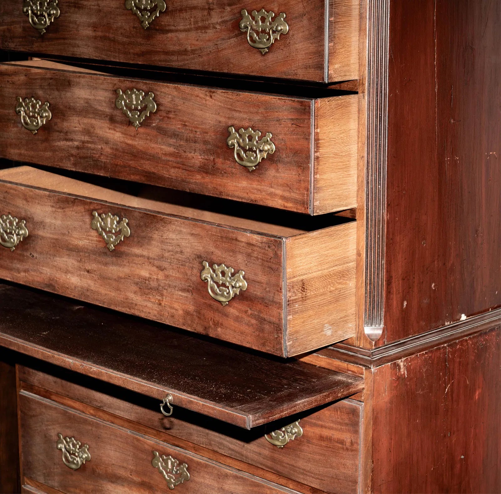 AF4-049: Antique American Georgian Style Mahogany Chest on Chest Late 18th Century