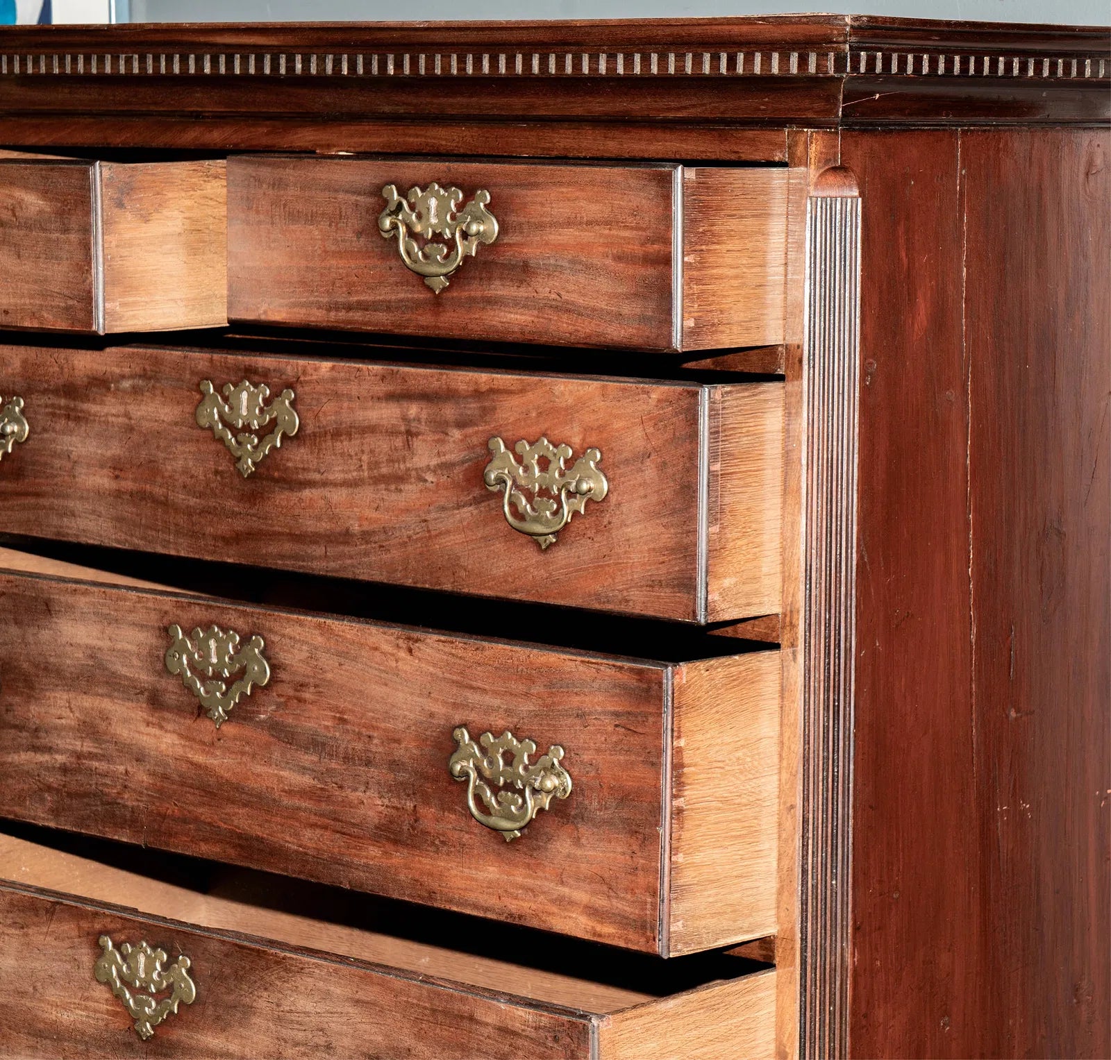 AF4-049: Antique American Georgian Style Mahogany Chest on Chest Late 18th Century