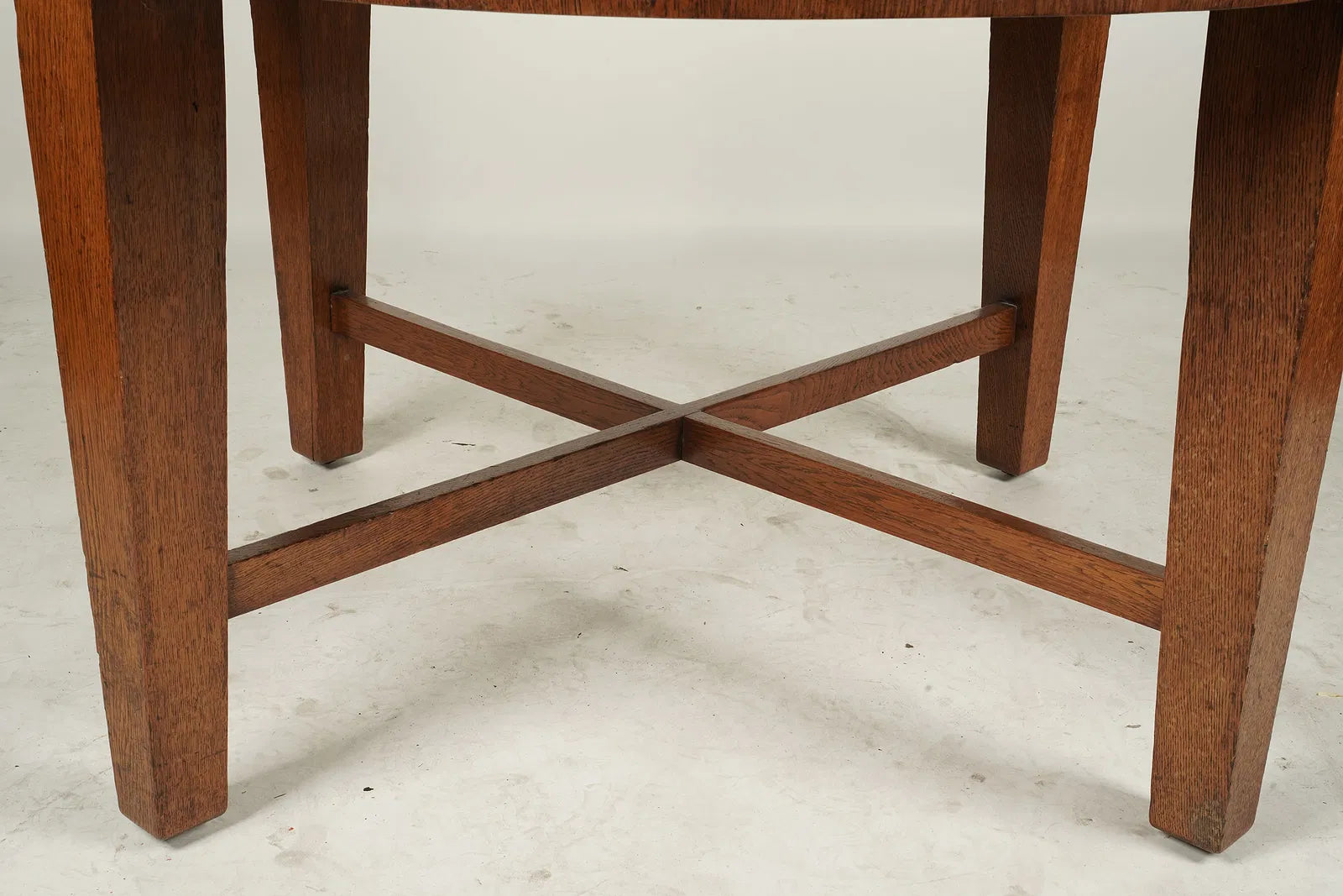 AF1-182: Antique Mission Arts & Crafts Round Quarter Sawn Oak Dining Table Early 20th Century