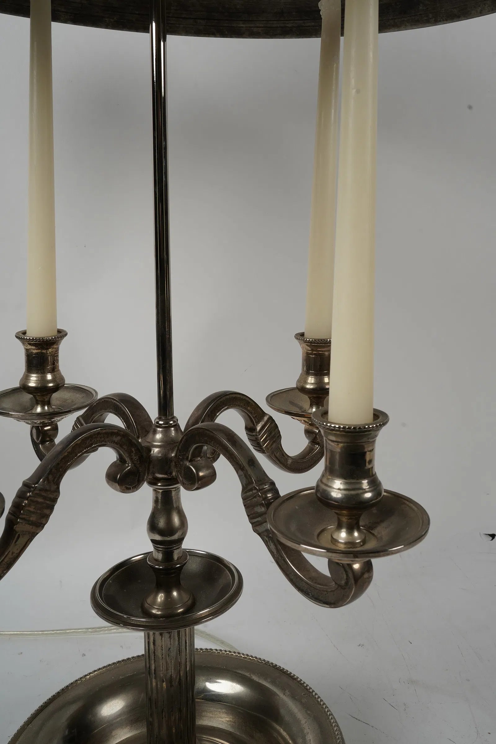 AL2-059: Antiqued Silver Plated Bouillotte Lamp With Tole Shade