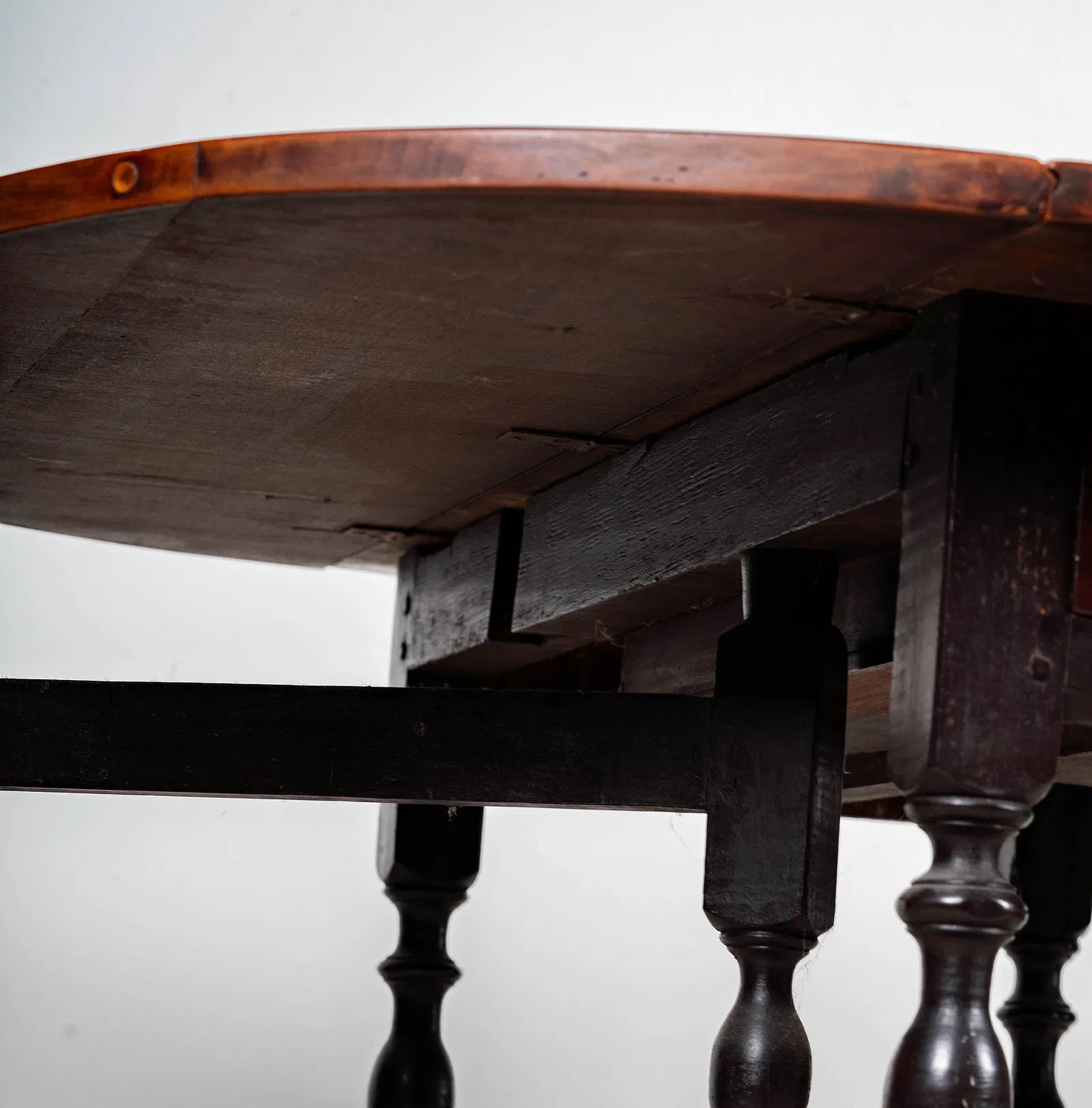 AF1-296: Antique American William and Mary Gate Leg Table 18th Century