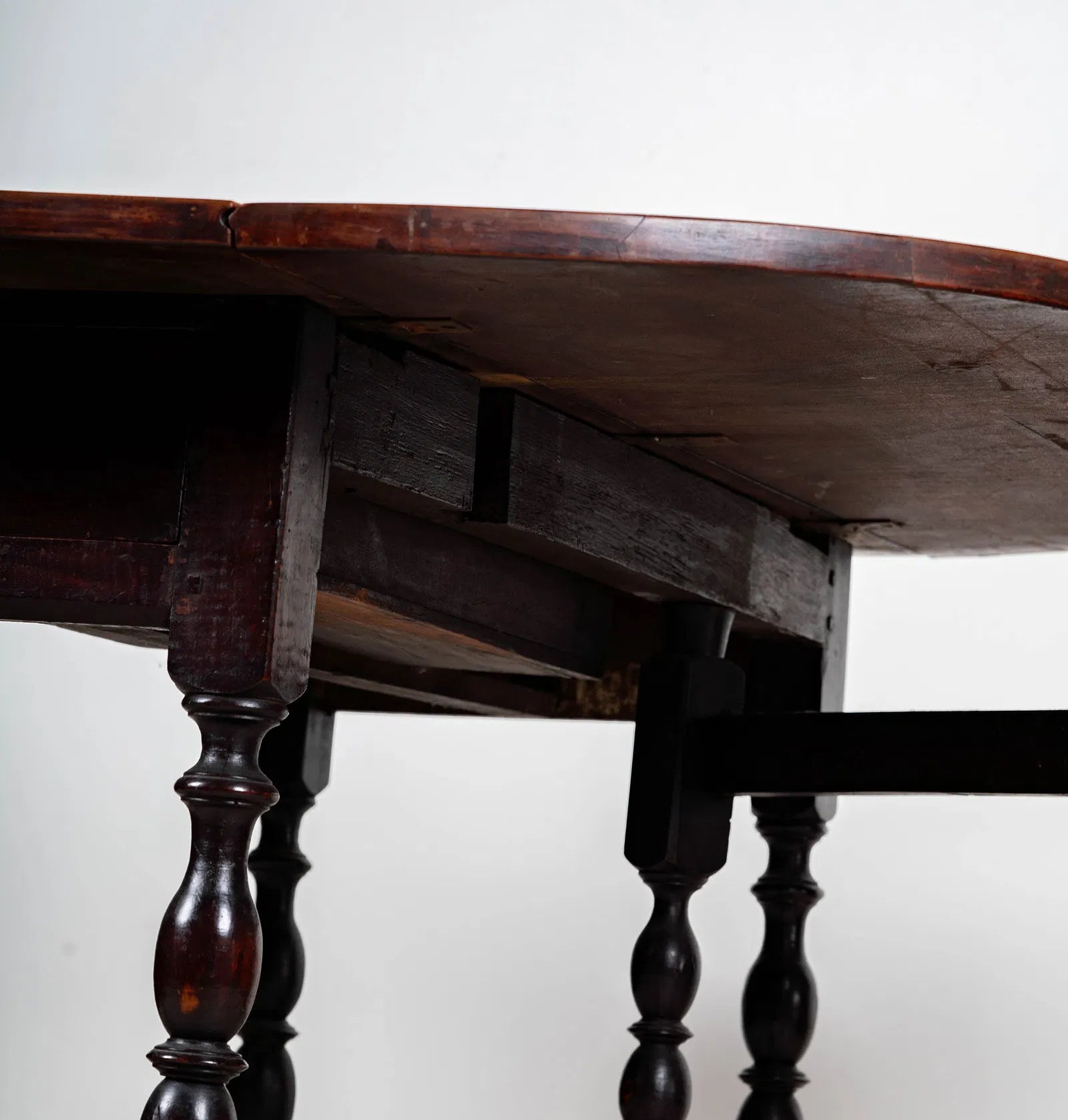 AF1-296: Antique American William and Mary Gate Leg Table 18th Century