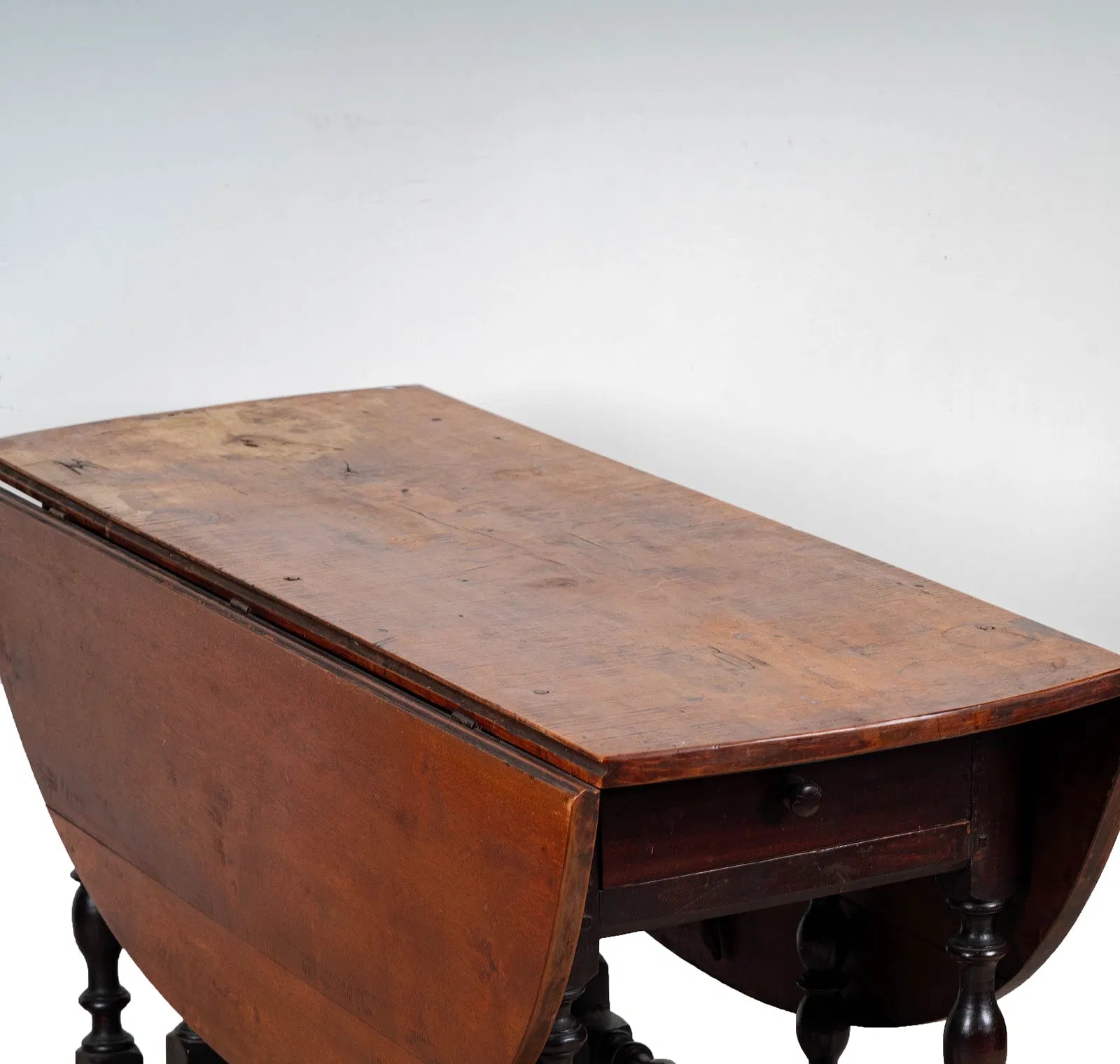 AF1-296: Antique American William and Mary Gate Leg Table 18th Century