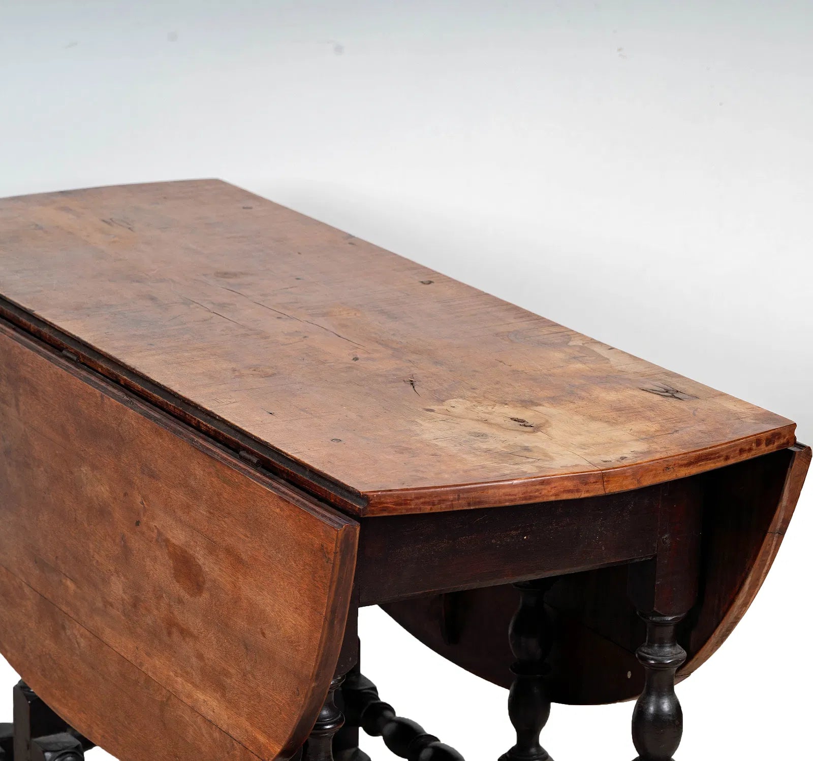 AF1-296: Antique American William and Mary Gate Leg Table 18th Century