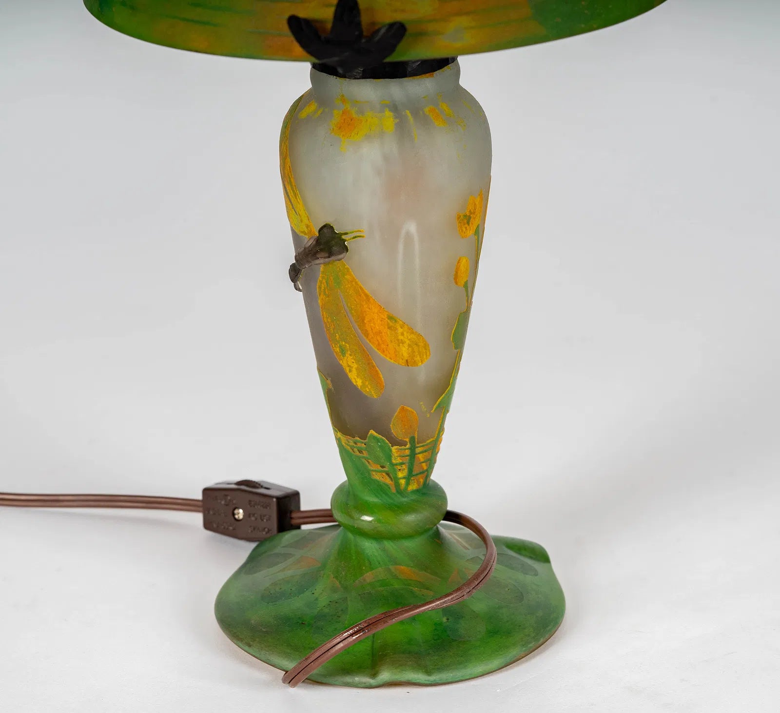 AL2-097: Modern Reproduction of Daum Nancy Art Nouveau Cameo Glass Lamp