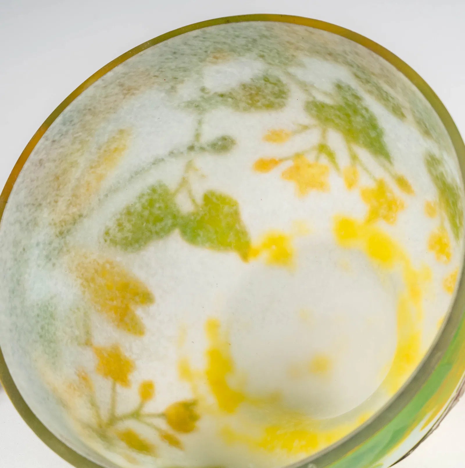 AL2-097: Modern Reproduction of Daum Nancy Art Nouveau Cameo Glass Lamp