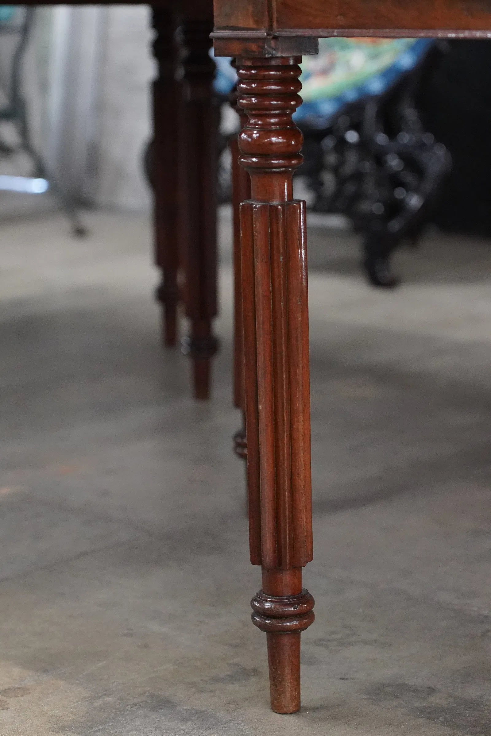 AF1-339: Antique American Federal Mahogany Banquet Dining Table