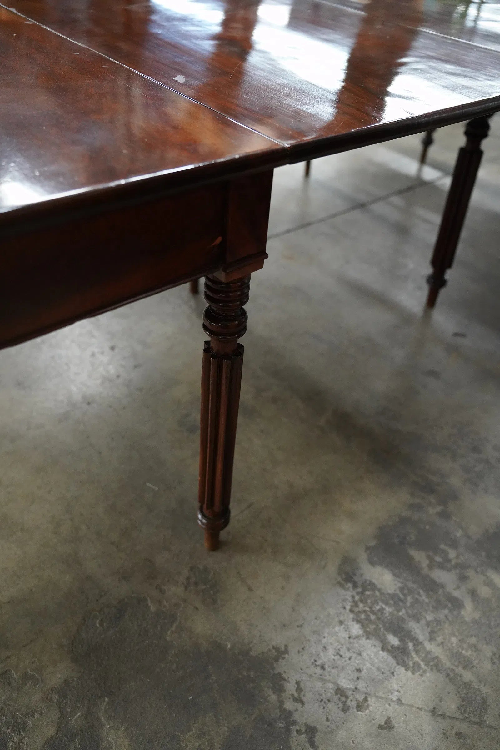 AF1-339: Antique American Federal Mahogany Banquet Dining Table