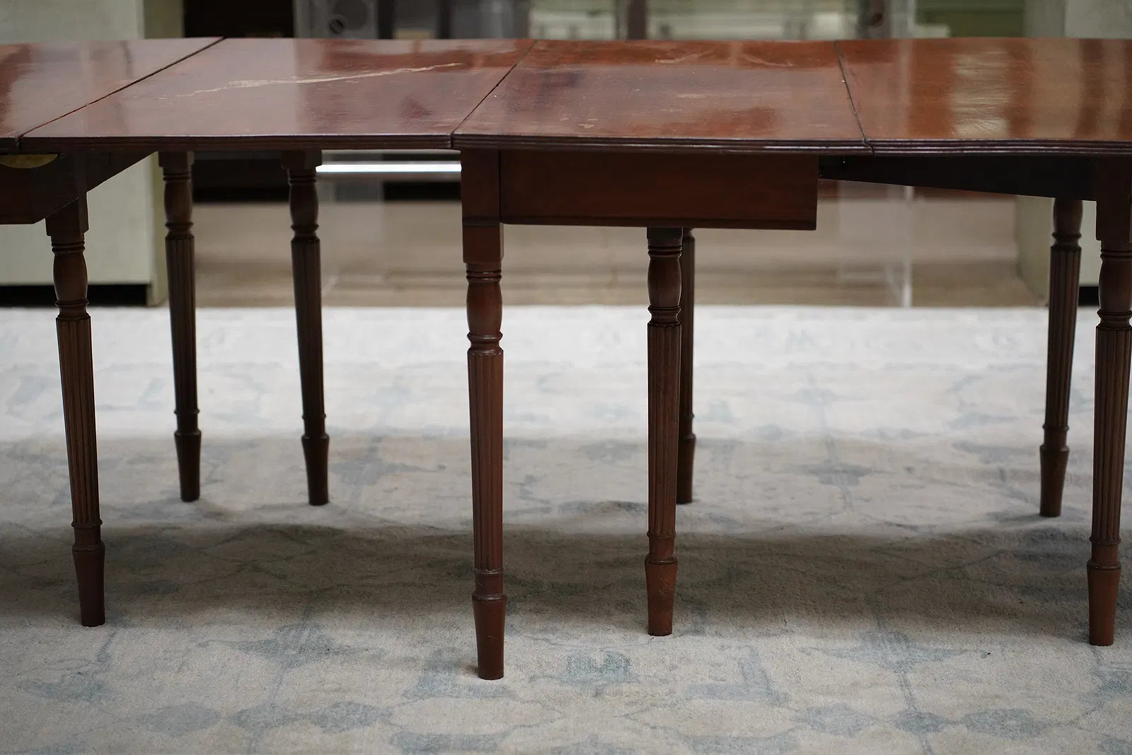 AF1-185: Antique Early 19th Century American Federal Mahogany Banquet Table
