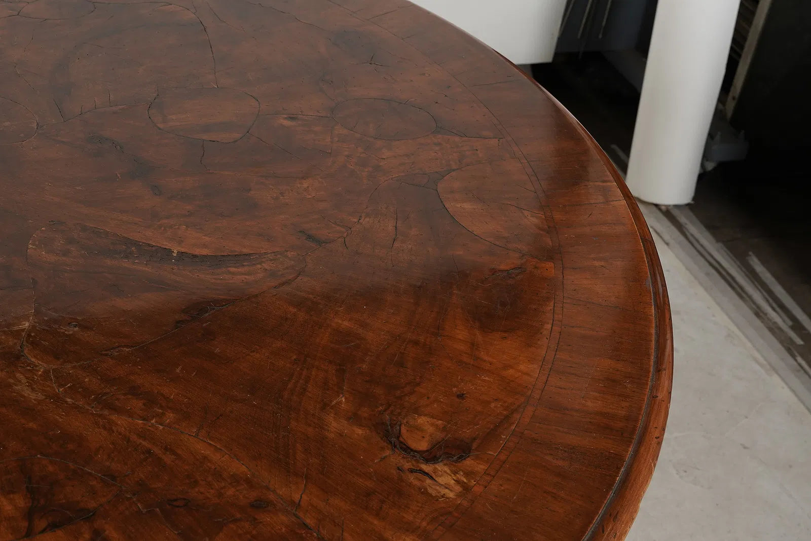 AF1-164:Antique English Victorian Carved Walnut Burl 48" Round Dining Table