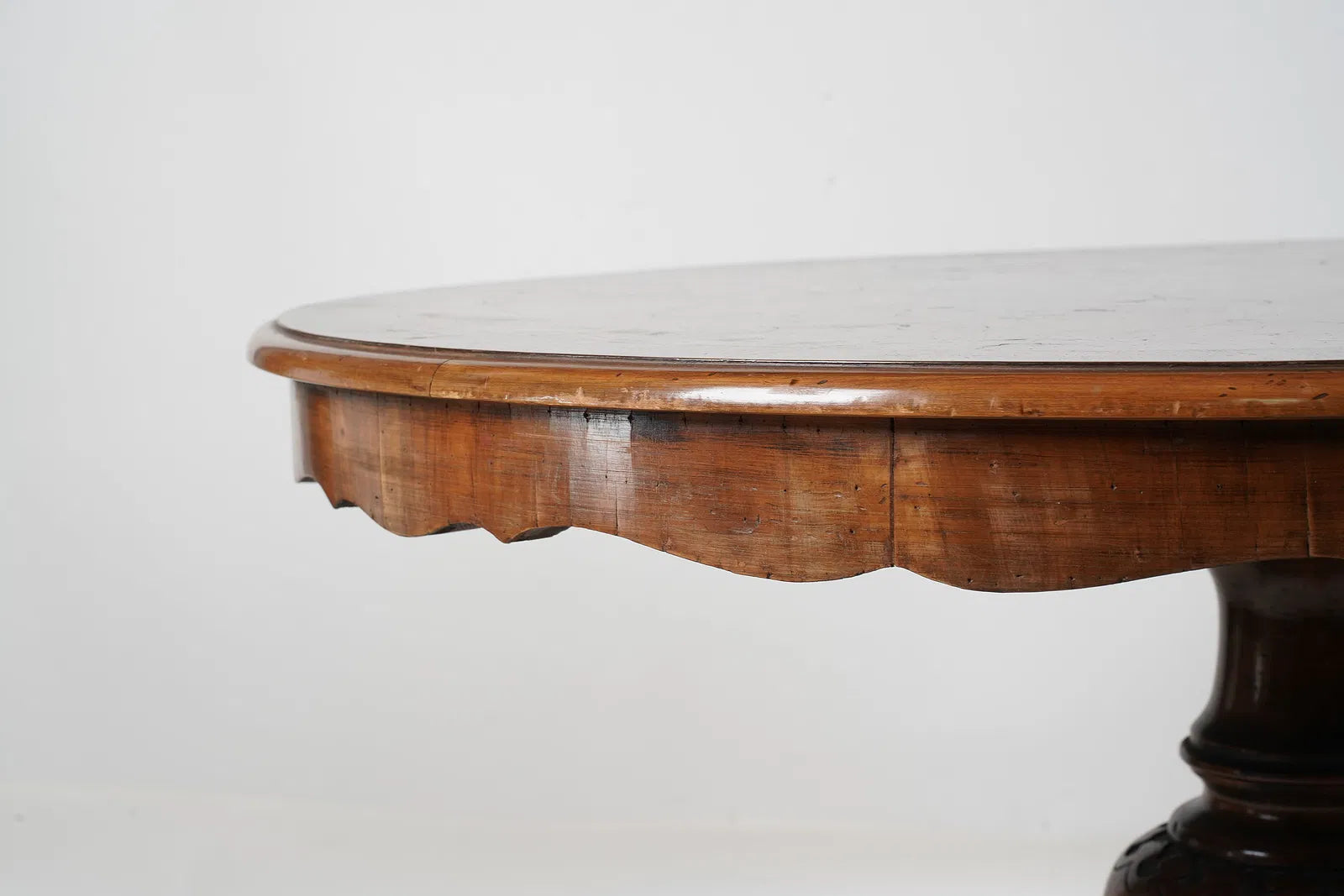 AF1-164:Antique English Victorian Carved Walnut Burl 48" Round Dining Table