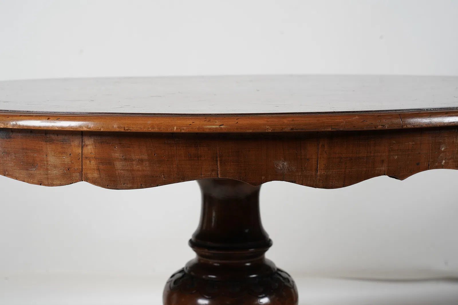 AF1-164:Antique English Victorian Carved Walnut Burl 48" Round Dining Table