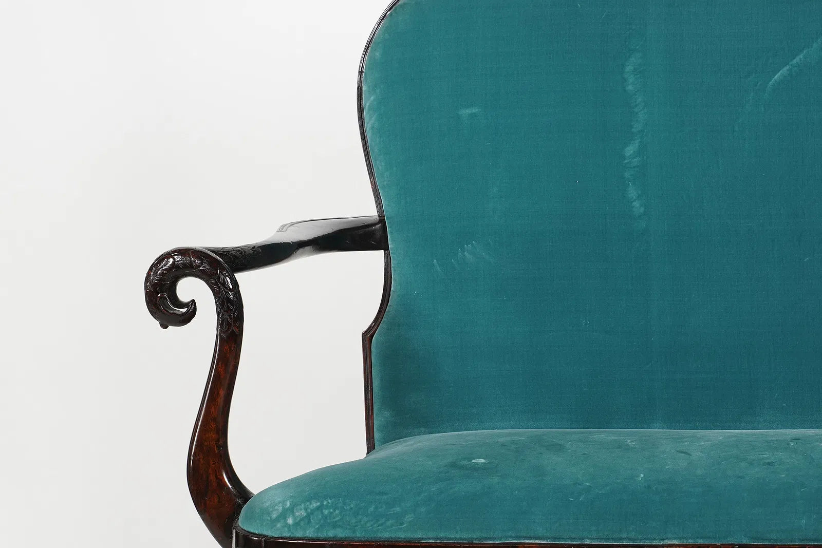 AF2-106: Antique English Georgian Intricately Carved Mahogany Settee With Eagle Head Arms Late 18th Century