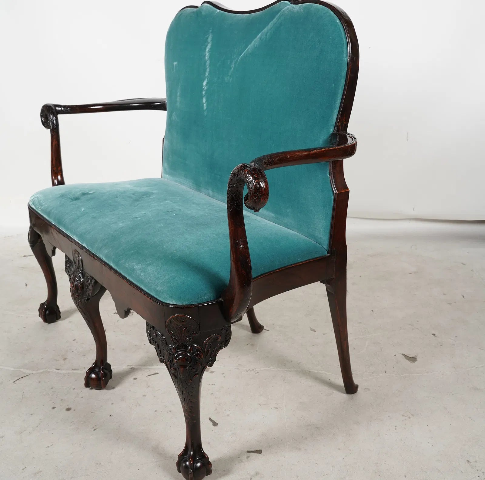 AF2-106: Antique English Georgian Intricately Carved Mahogany Settee With Eagle Head Arms Late 18th Century