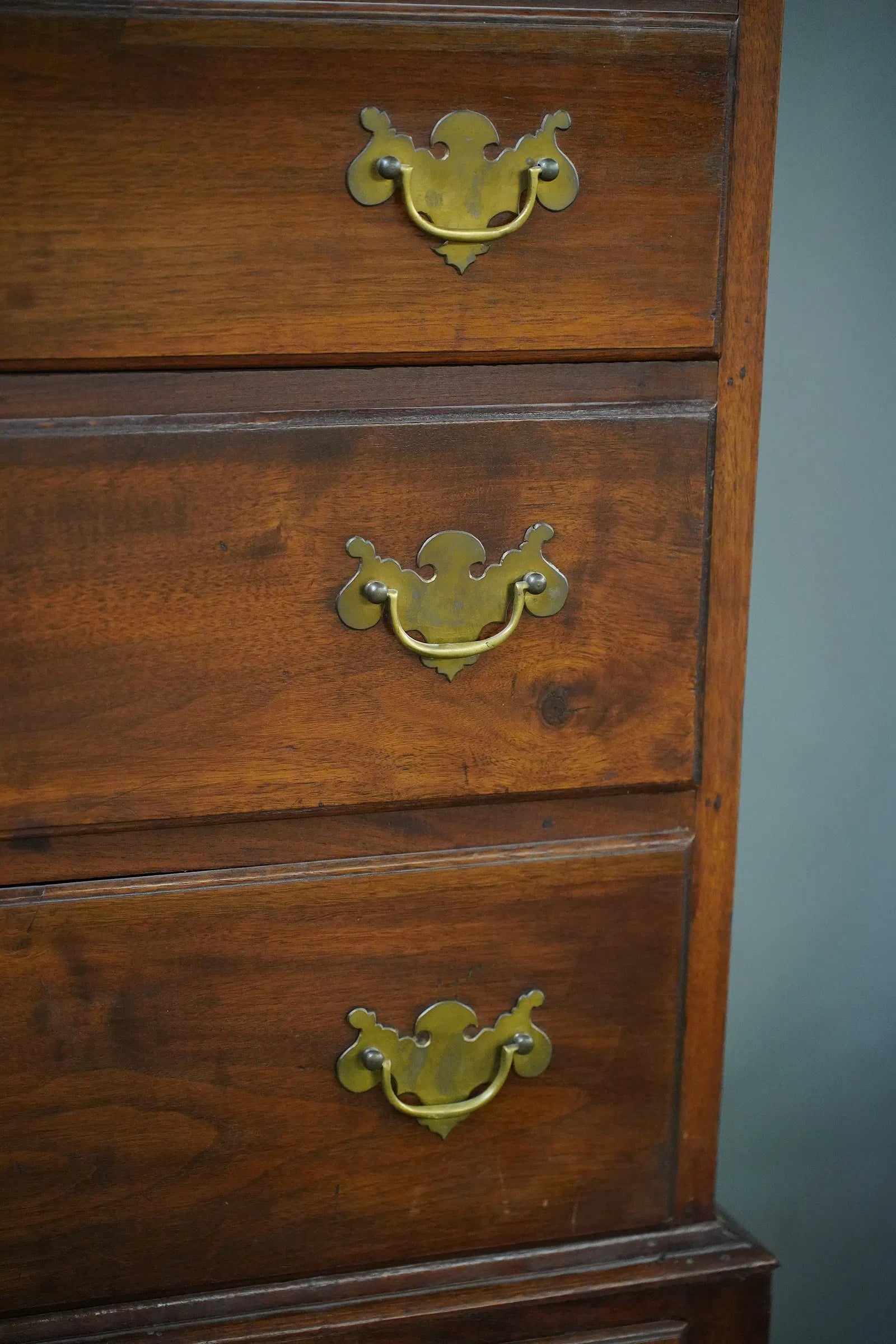 AF4-052: Antique Early 18th Century Massachusetts Walnut Bonnet Top Highboy